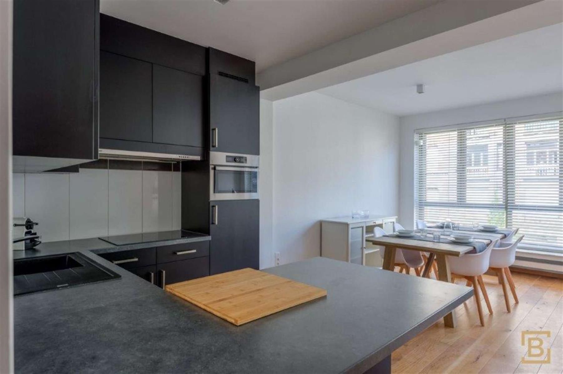 Modern gemeubeld appartement met drie slaapkamers en terras.  foto 6