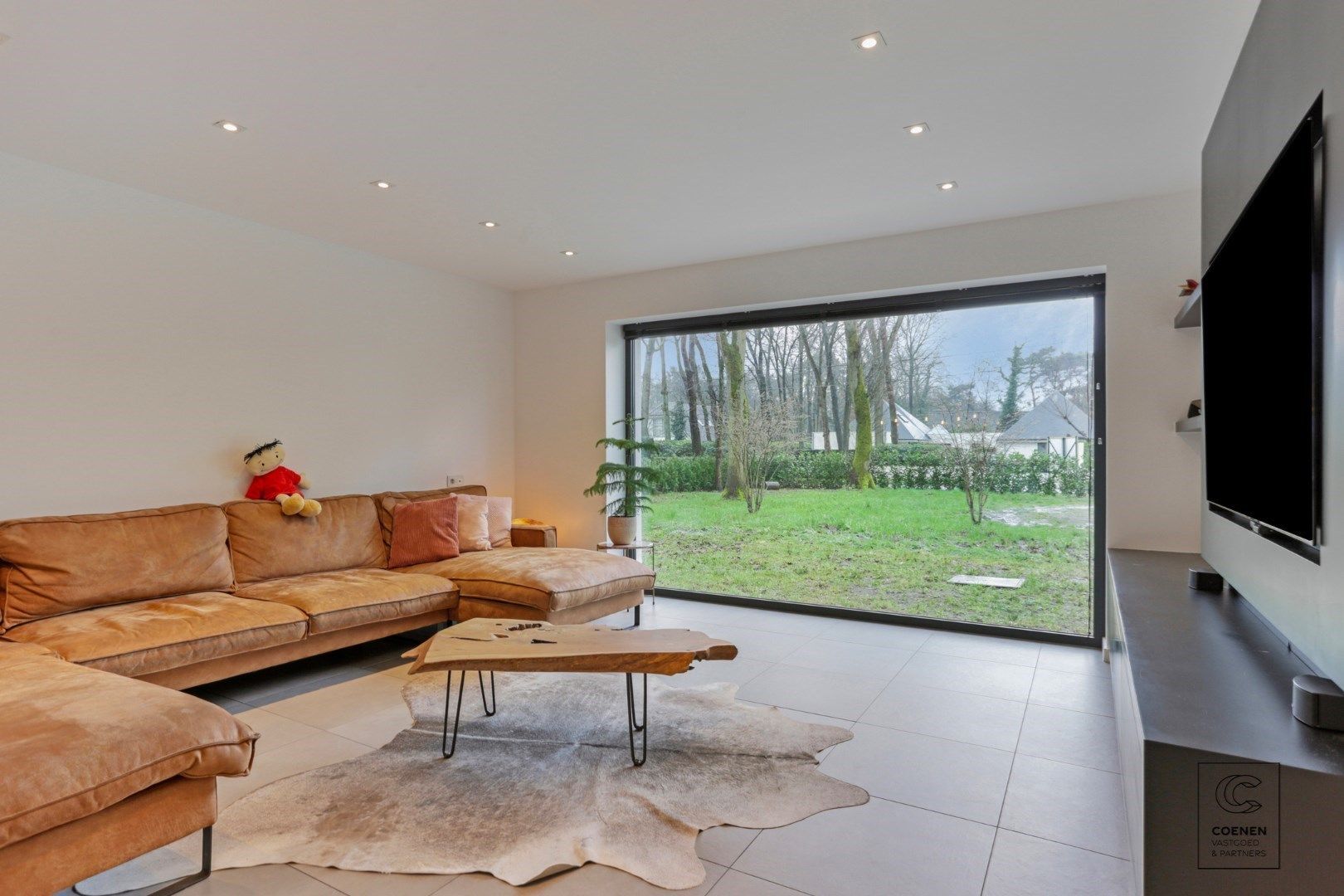 Prachtig gerenoveerde villa  met 4 slpk's, een bew. opp. van 200 m² op een uiterst rustig en groene ligging te Schilde foto 4