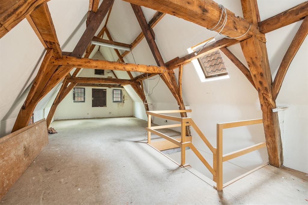  Uniek, karaktervol 14e eeuws gebouw in hartje centrum foto 25