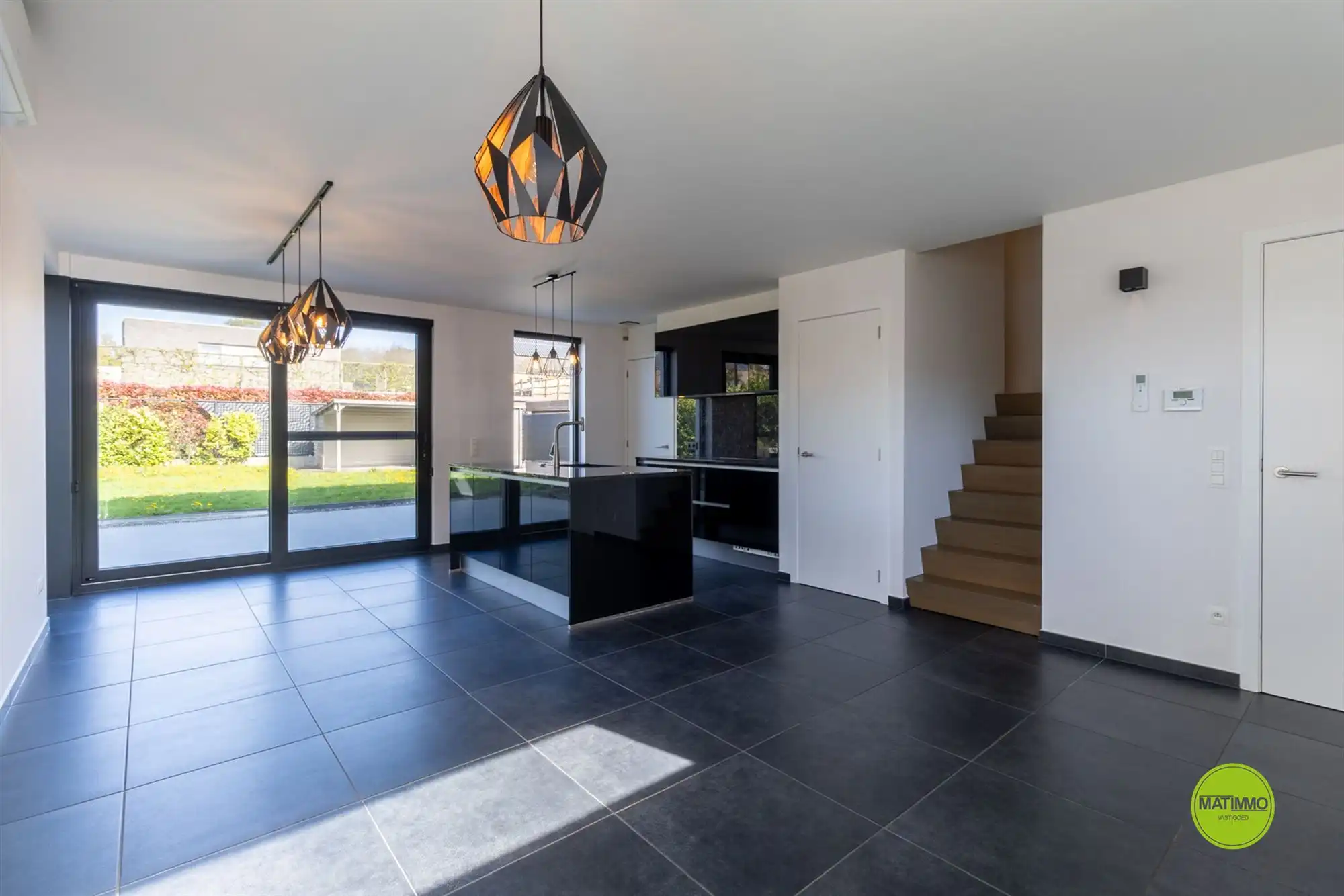 Moderne open bebouwing met 3 slaapkamers en tuin foto 3