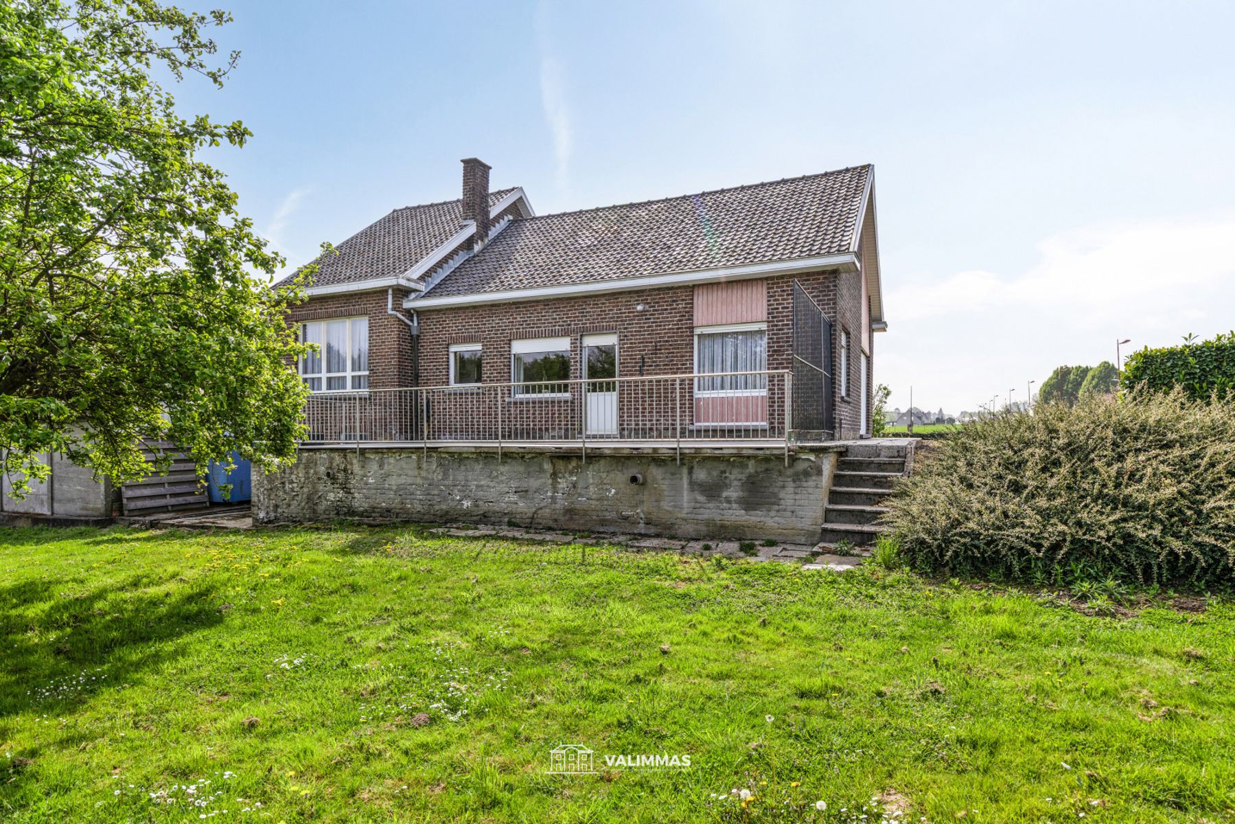 Ruime alleenstaande woning op ± 22 are, met atelier en tuin foto 6