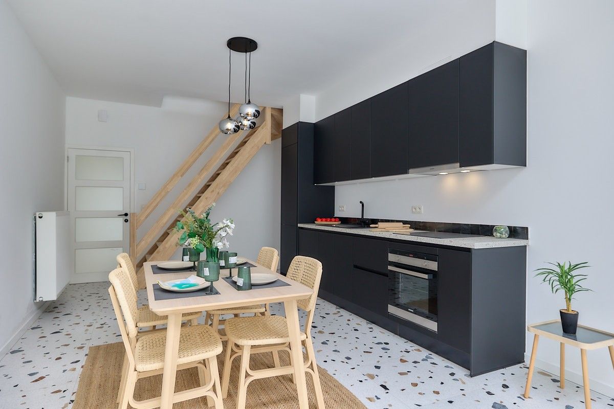 Vernieuwbouwwoning met 3 ruime slaapkamers, bureau en tuin – instapklaar en energiezuinig foto {{pictureIndex}}