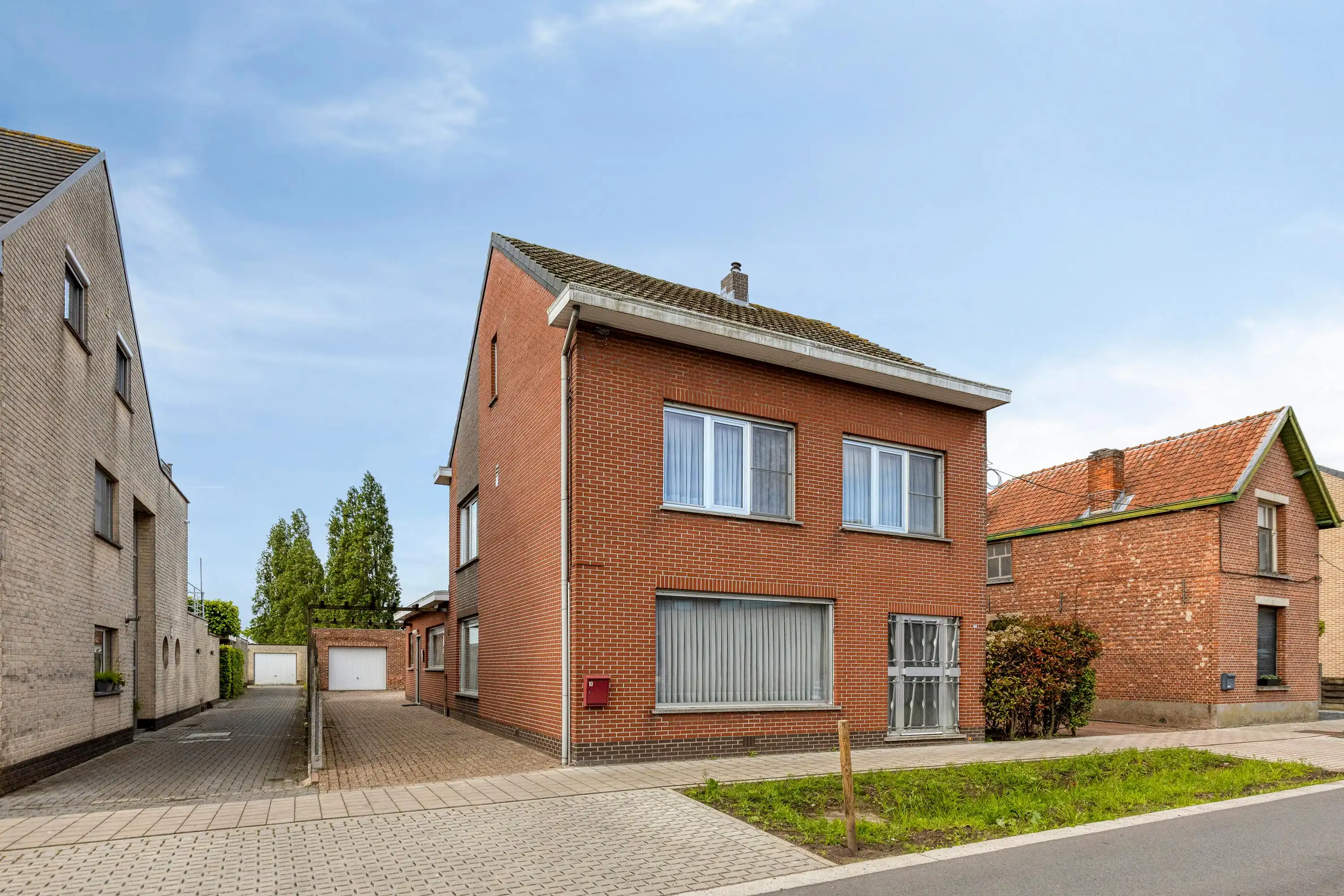 Huis met 4 slaapkamers en grote tuin te koop in Wuustwezel! foto 2