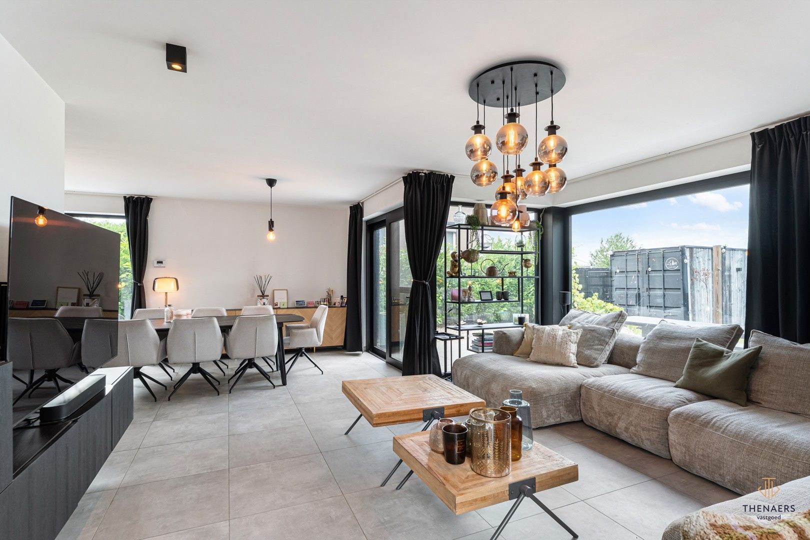 RECENTE MODERNE WONING MET ZWEMBAD & OPTIONEEL AAN TE KOPEN WEIDE VAN 1HA. foto 5