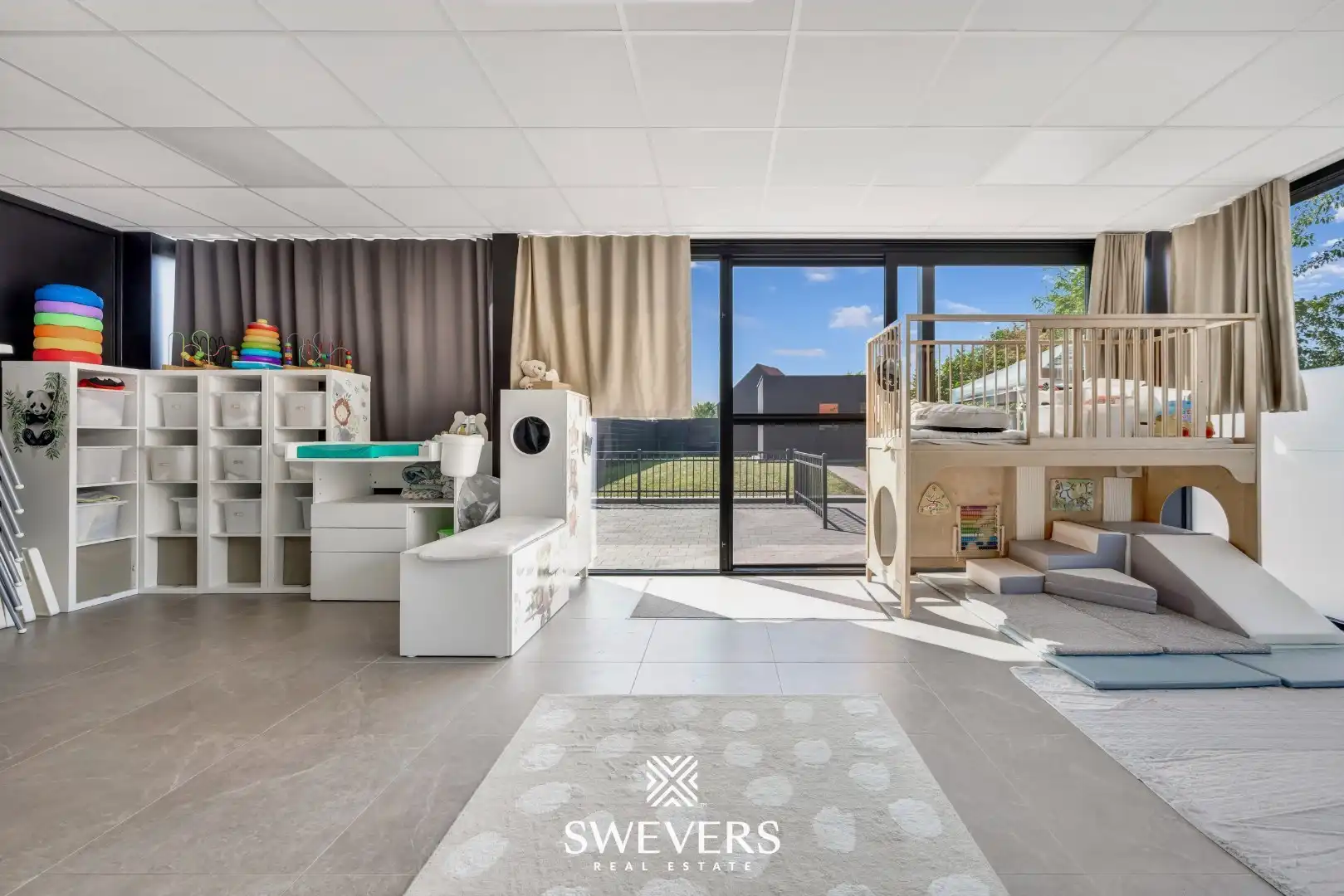 Stijlvol wonen op een ruim perceel met 4 slaapkamers en topafwerking foto 22