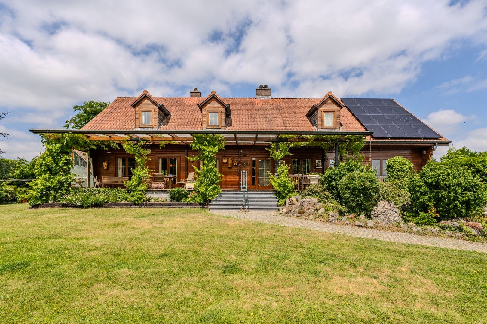 Ruime villa met mooie tuin foto 29