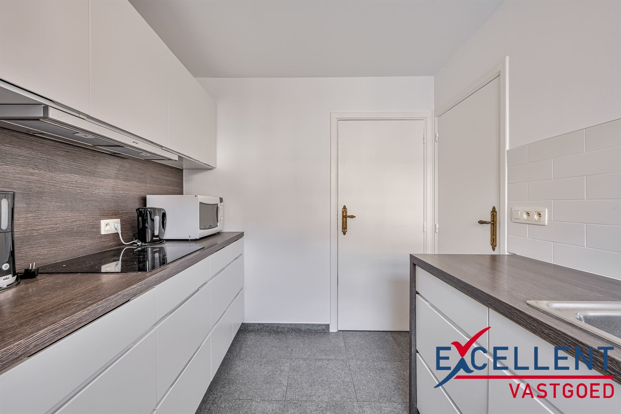 Instapklaar en gerenoveerd appartement centrum Deinze te koop foto 3
