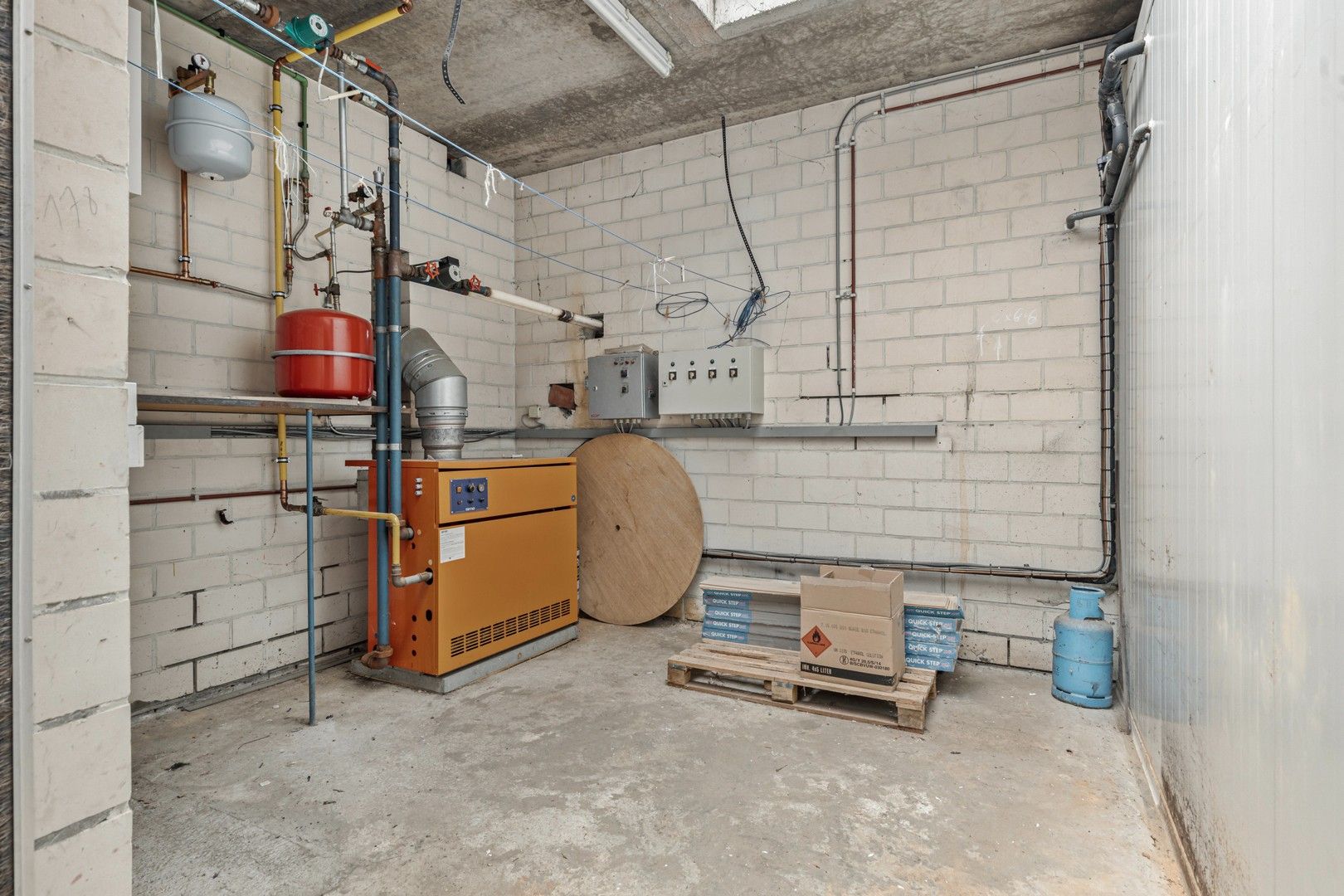 Handelspand met woning te koop - zeer veel potentieel foto 12