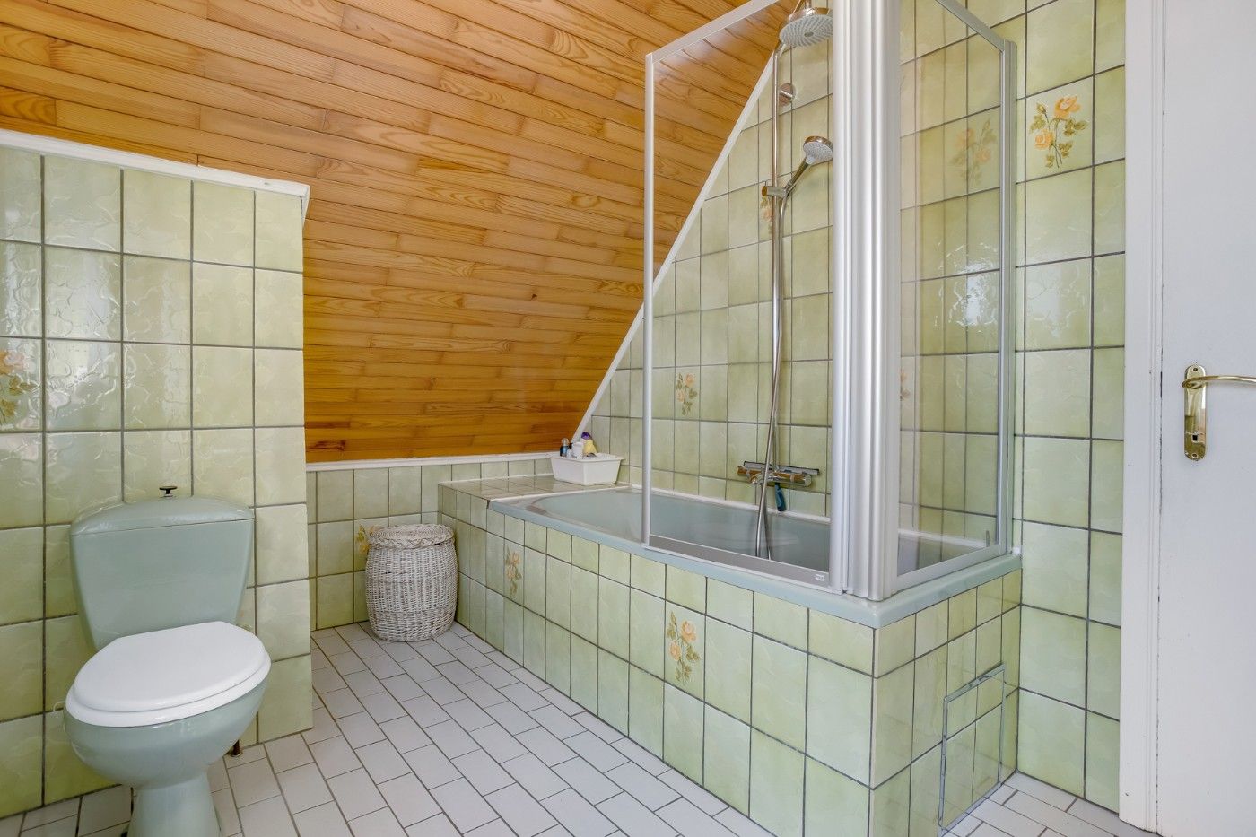 Vrijstaande, charmante woning met 3 grote slpk. en garage op 398 m² foto 20