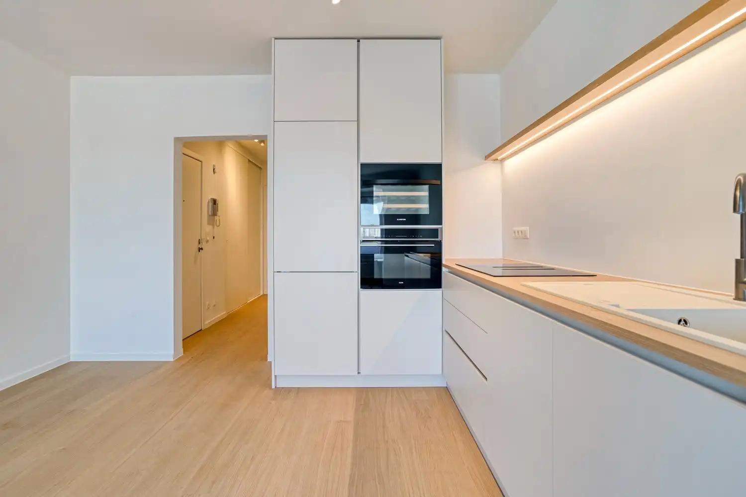 Hoogwaardig gerenoveerd 2 slaapkamer appartement nabij Citadelpark foto 4
