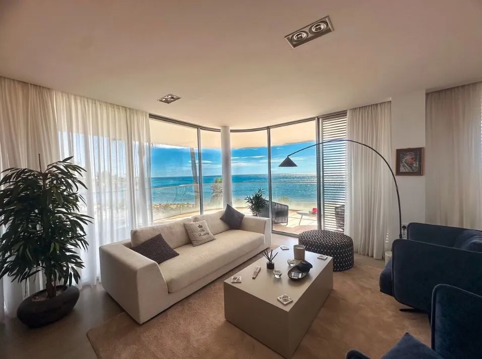 Exclusief frontline beach appartement in Estepona – wonen in pure luxe met spectaculair zeezicht! foto 3