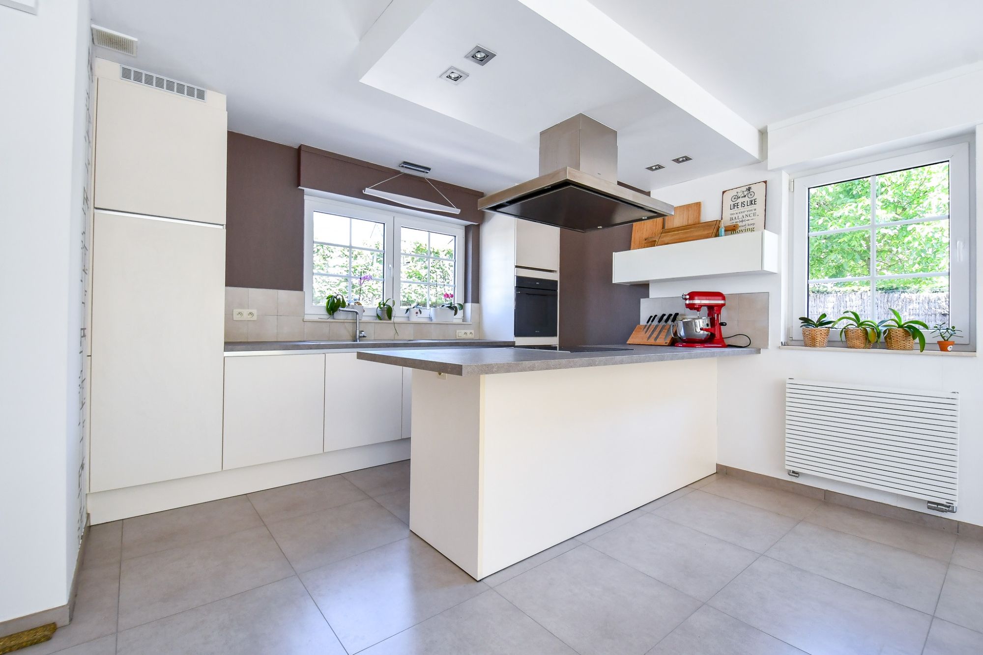Recente woning gelegen in een gezellige rustige straat vlakbij het kanaal foto 6