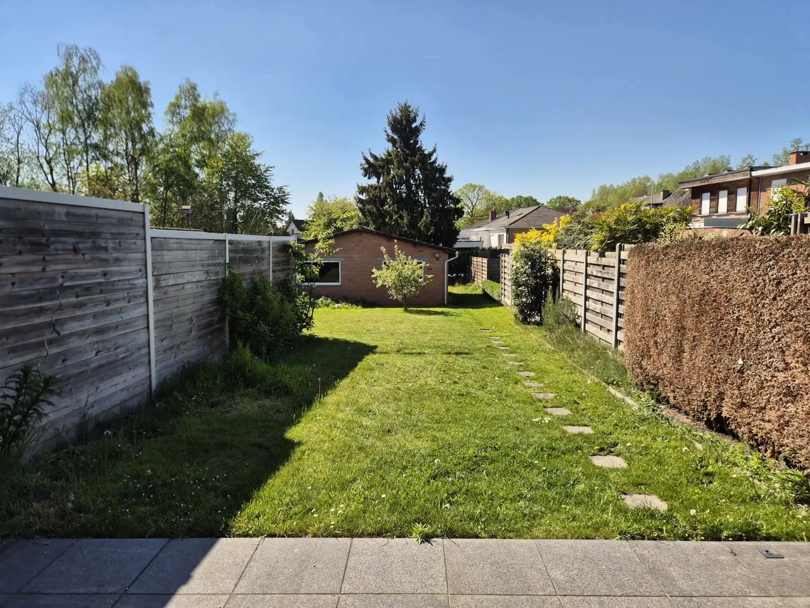 Halfopen bebouwing met 2 slaapkamers, tuin en garage foto 14