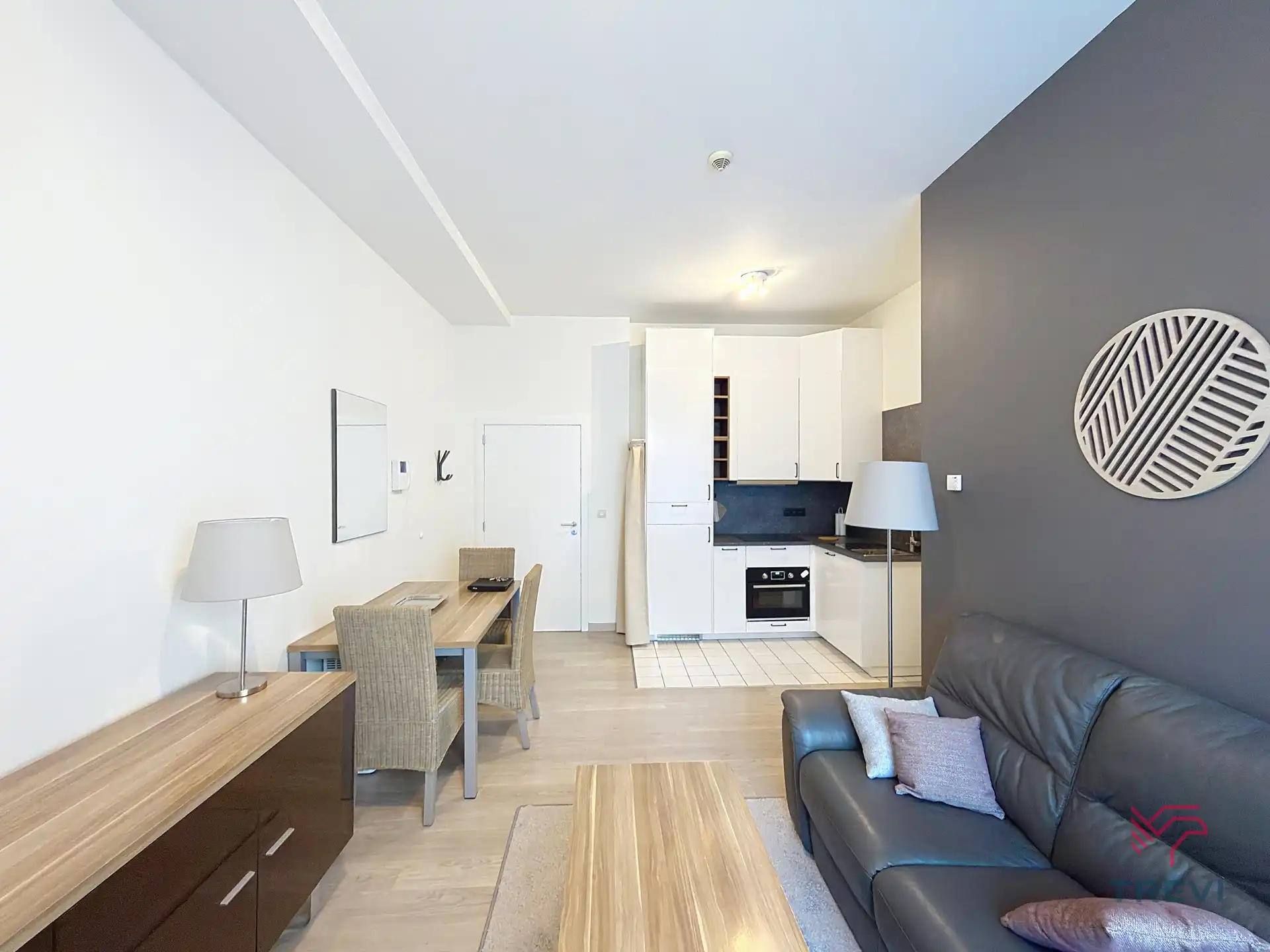 GEMEUBILEERDE STUDIO MET SLAAPHOEK NABIJ TOUR & TAXIS ! foto 6