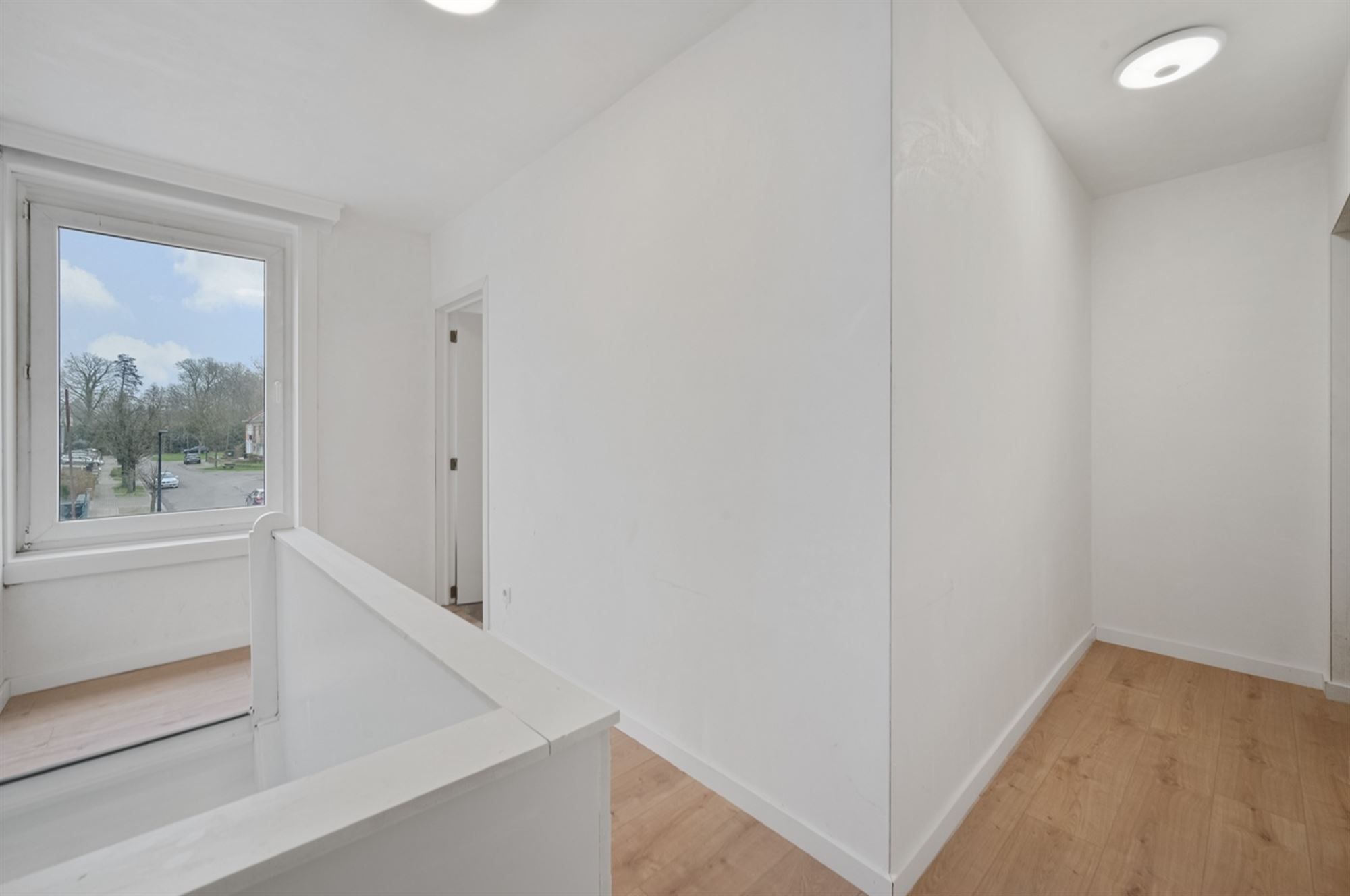 Gerenoveerde woning met drie slaapkamers en tuin foto 9