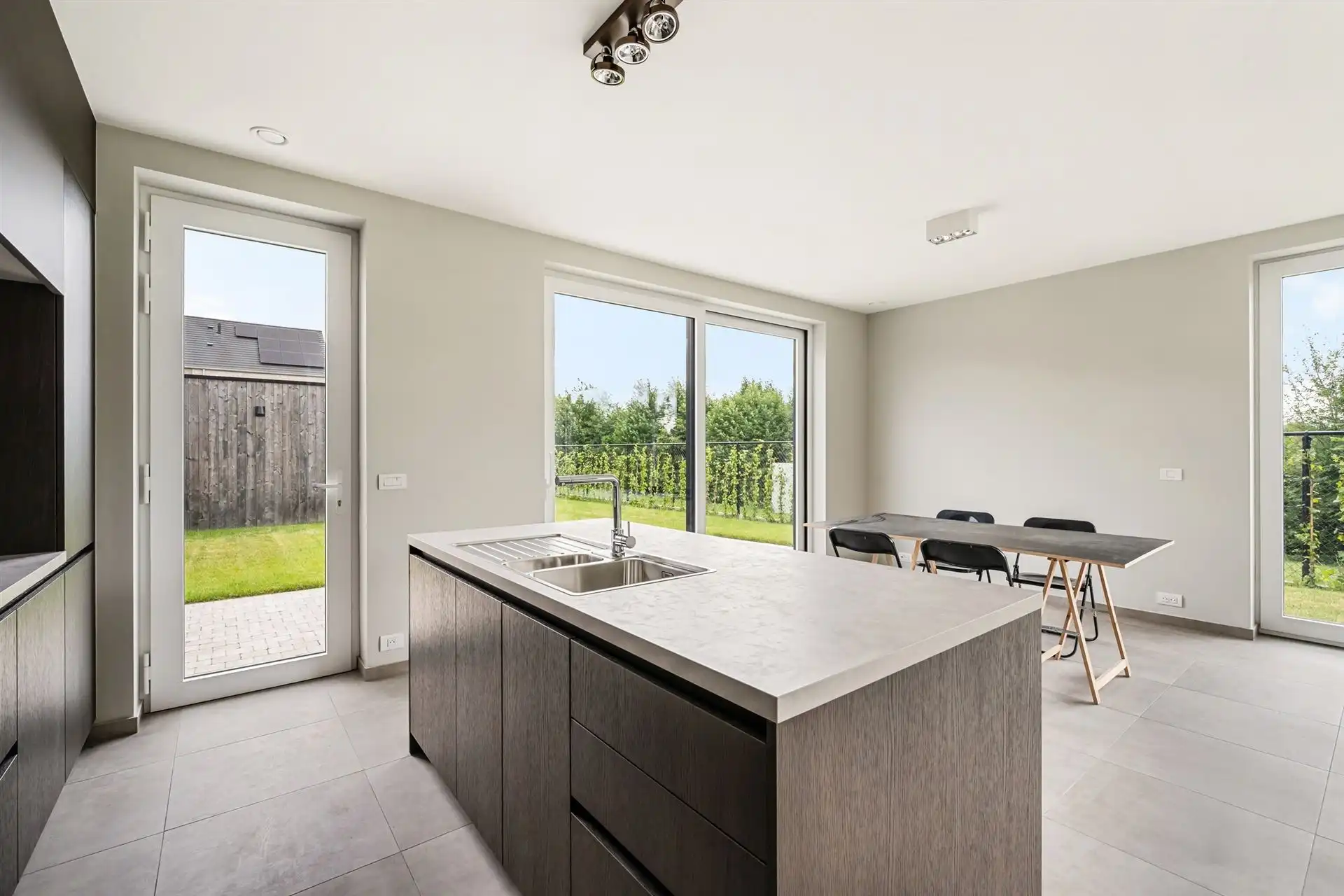 Topgelegen grote woning met 4 slk, omheinde tuin en garage. foto 10