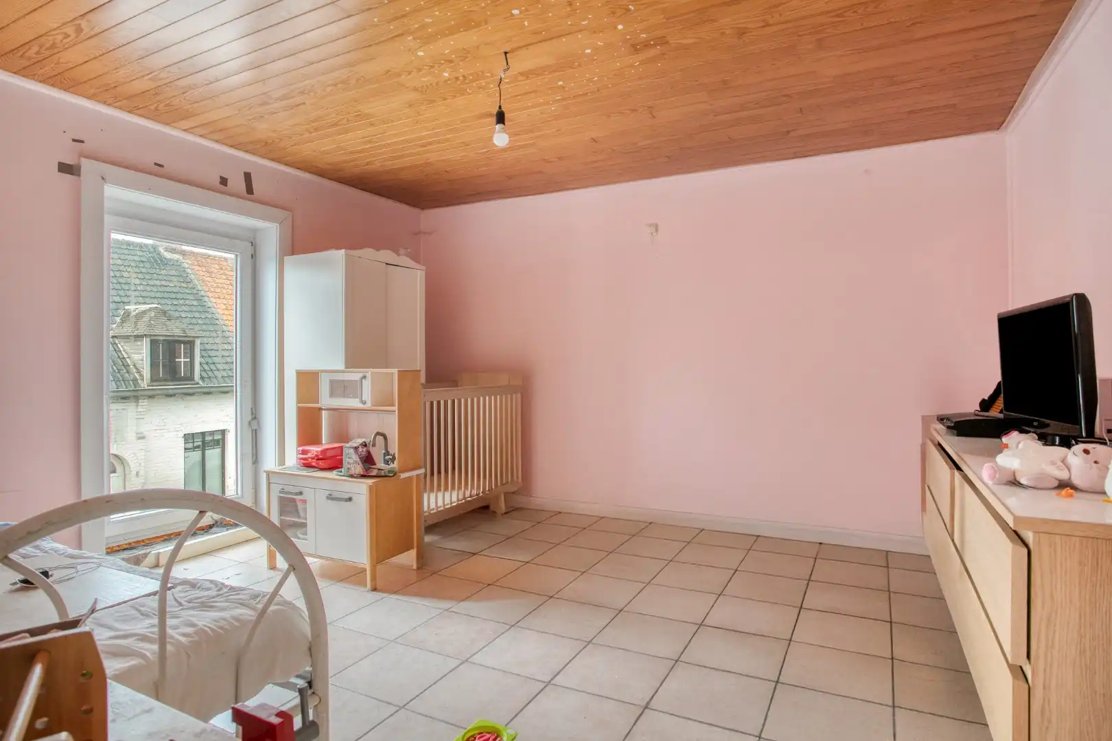 Ruime woning met dubbele garage en tuin in het centrum van Ledegem, 4 slaapkamers foto 5