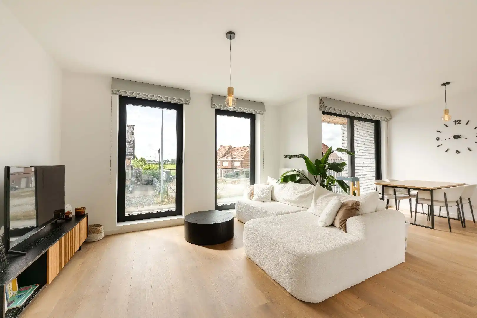 Instapklaar, energiezuinig appartement (2019) met terras in Beveren-Leie foto {{pictureIndex}}