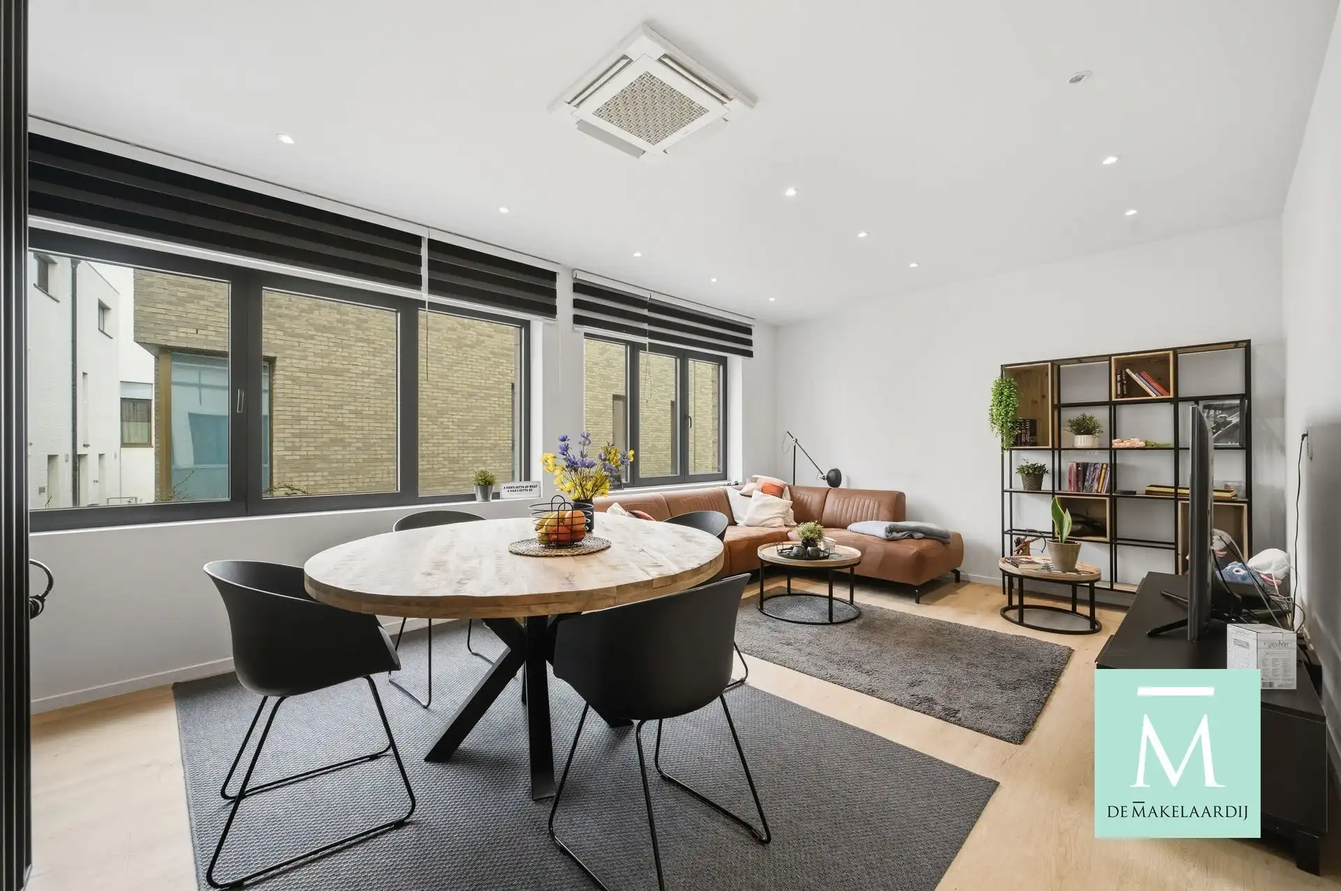 Hoofdfoto van de publicatie: Volledig gerenoveerde woning met inpandige garage met toplocatie in Mechelen