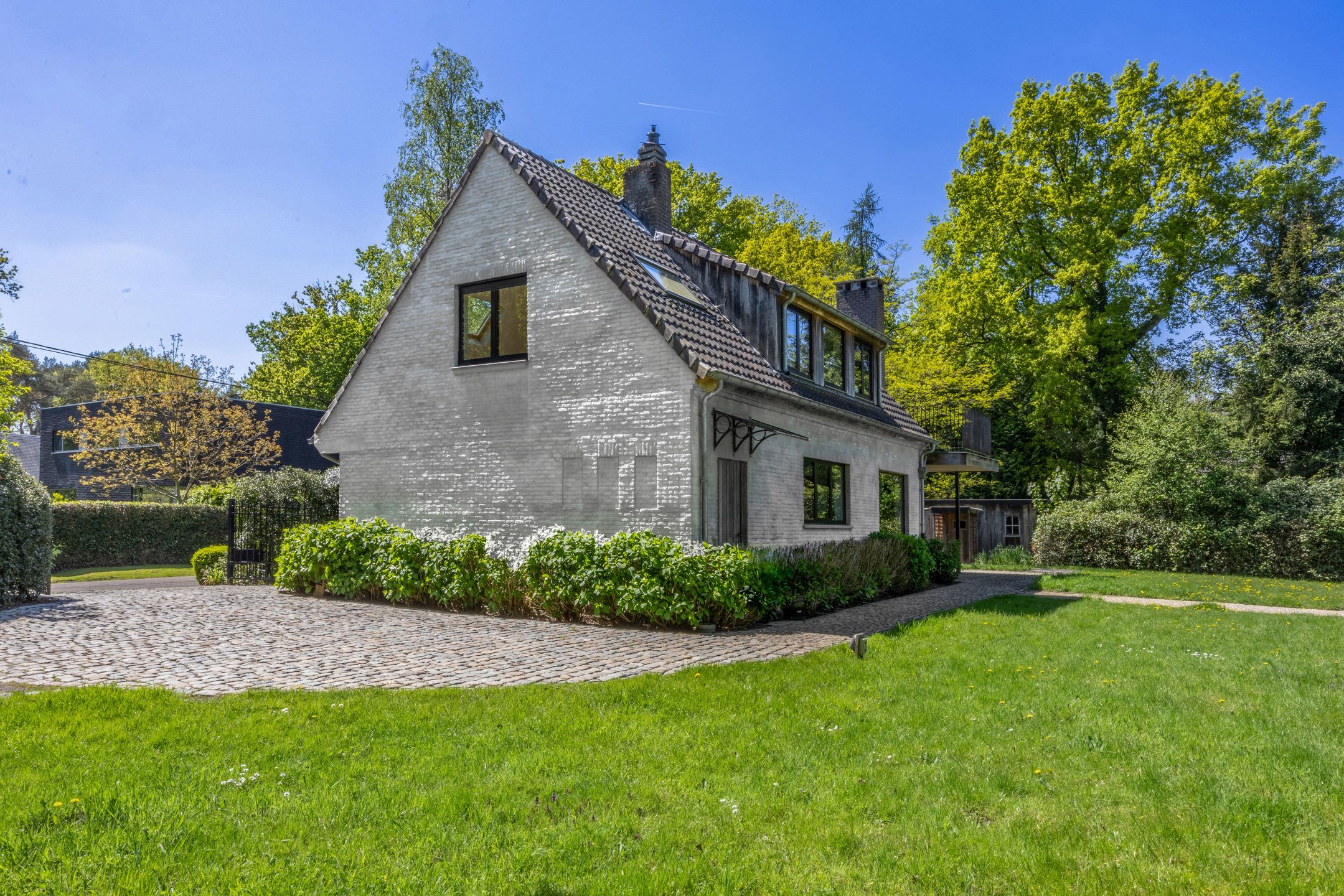 Charmante woning omringd door ca 6000m² aan prachtige natuur foto 3