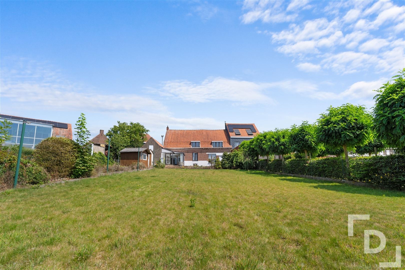 Ruime te renoveren woning te koop in Geluveld. foto 37