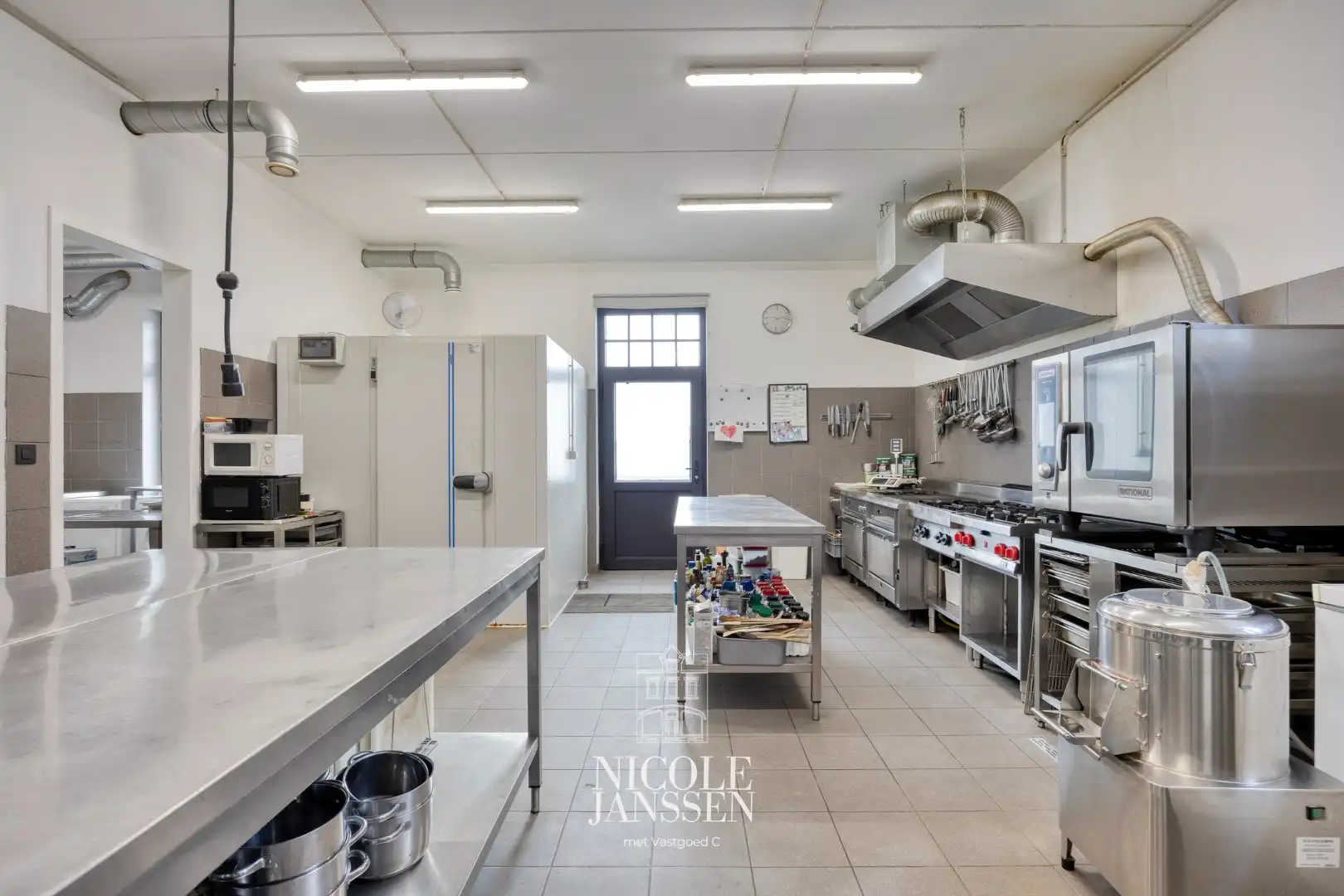 Handelspand met bovenwoning foto 10