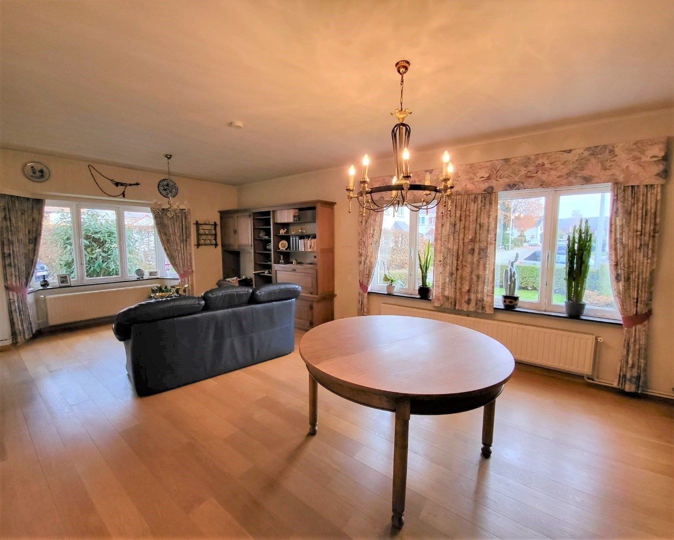 Halfopen bebouwing met garage en schitterende tuin. foto 9