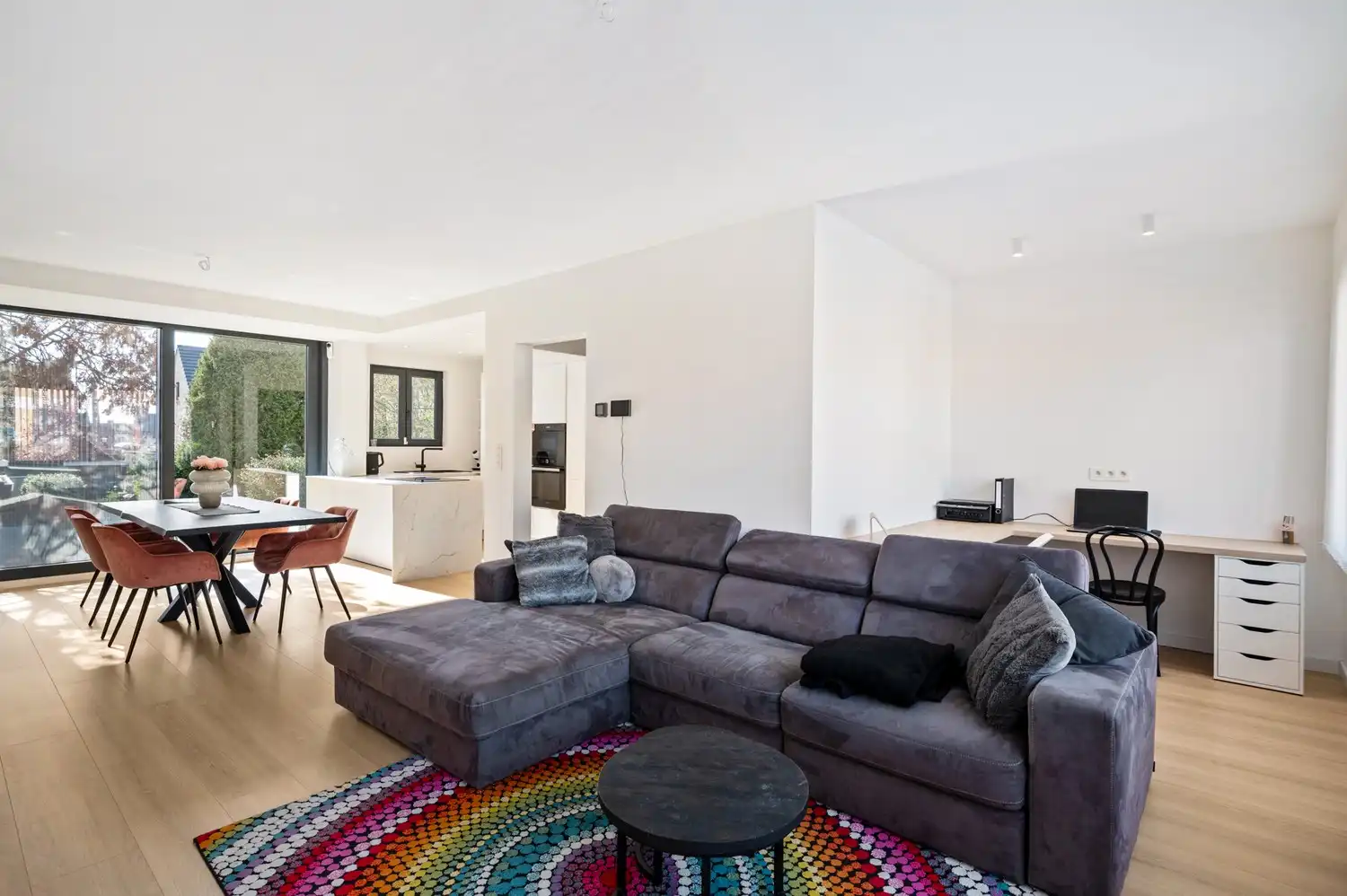 Recent gerenoveerde woning met 3 slaapkamers en zonnige tuin in Hoevenen foto 2