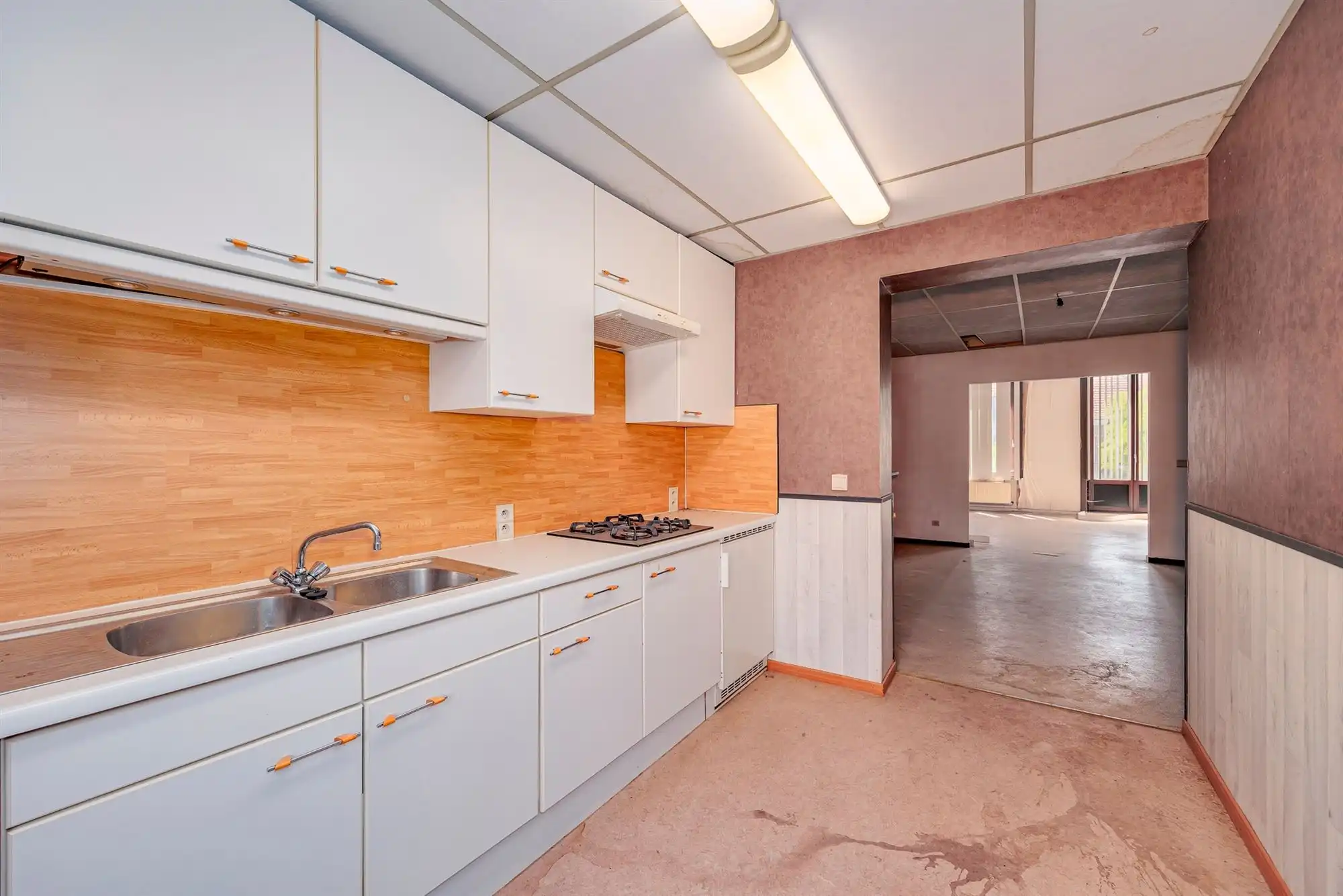 Authentiek handelshuis op gunstige locatie in hartje Merksem! foto 17