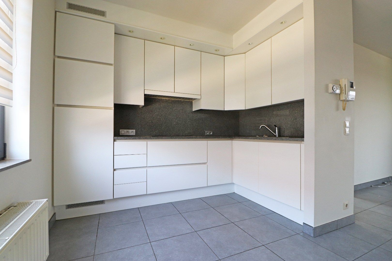 Verzorgd appartement in hartje Meulebeke foto 5