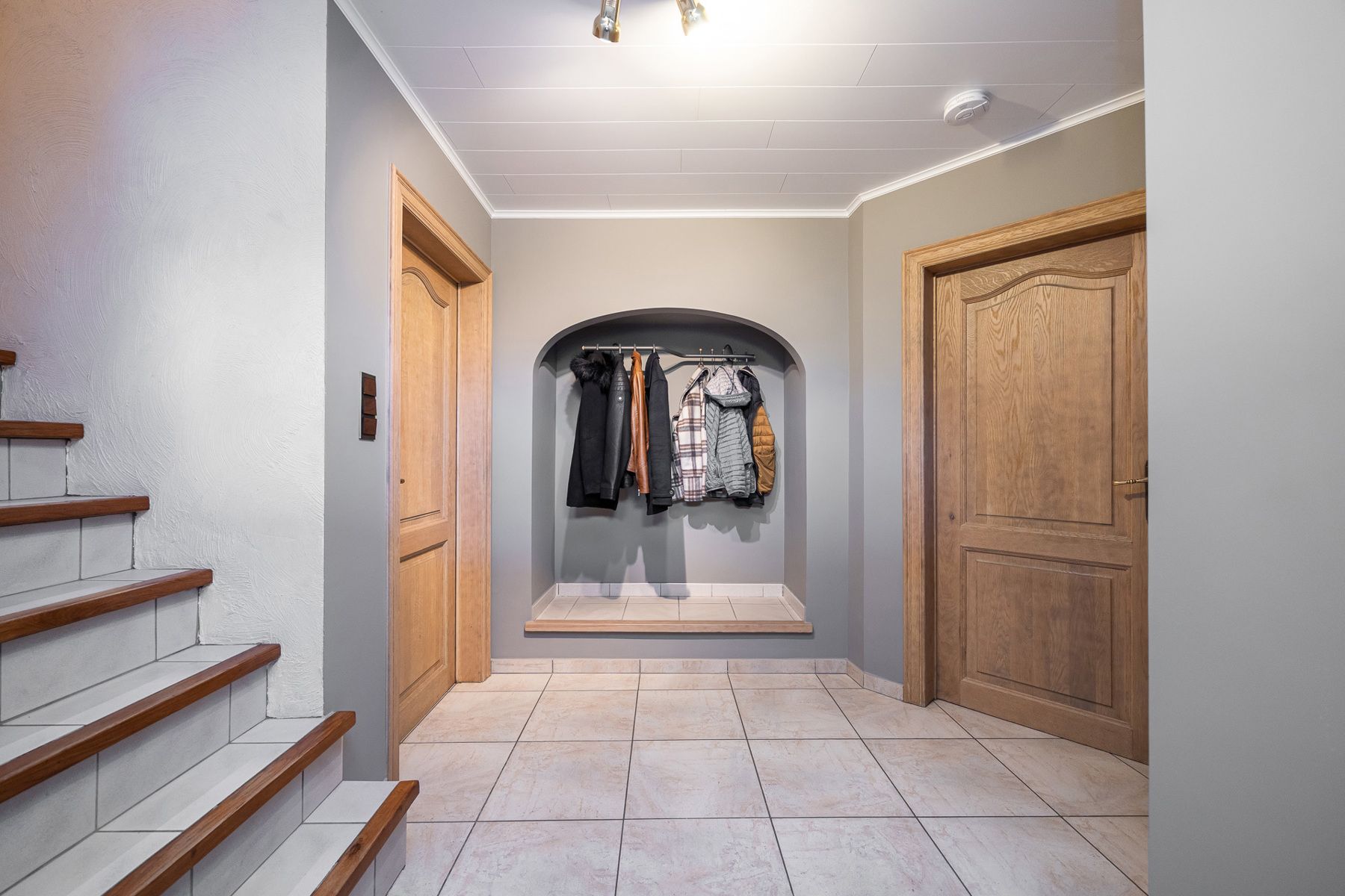 Woning met 2 slaapkamers en garage op 557 m2 grond foto 6