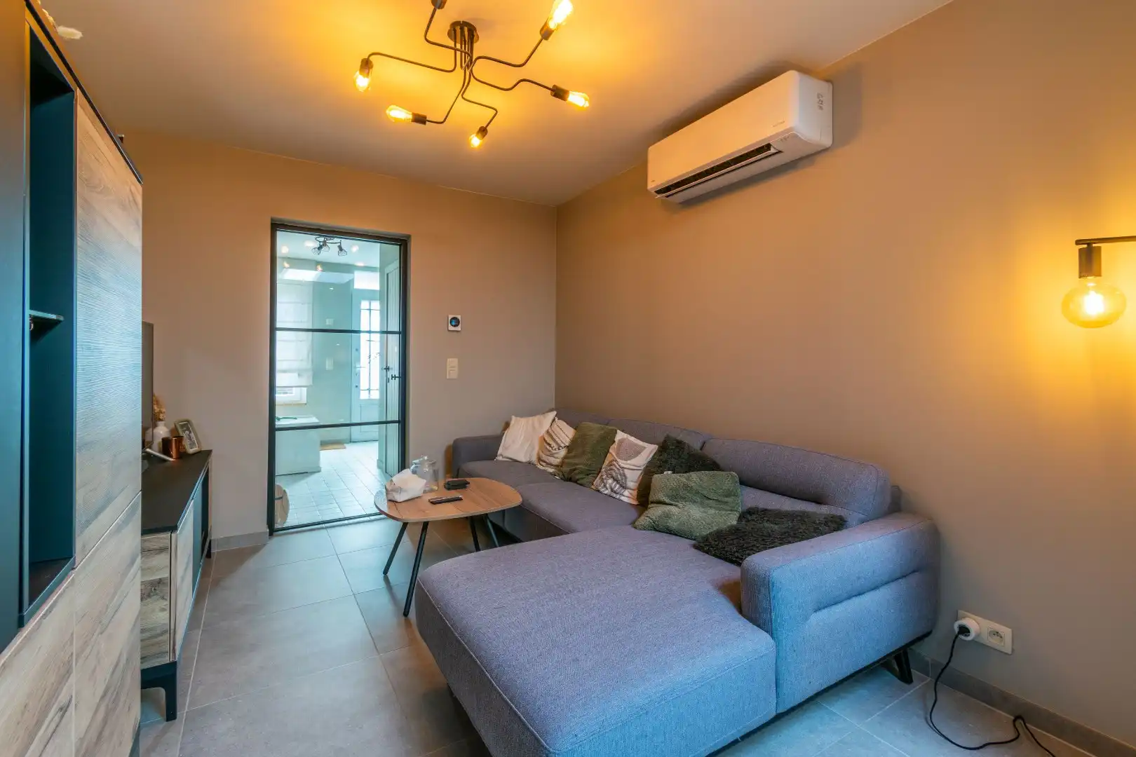 GERENOVEERDE WONING MET 2 SLP + BUREAU & TUIN! foto 7