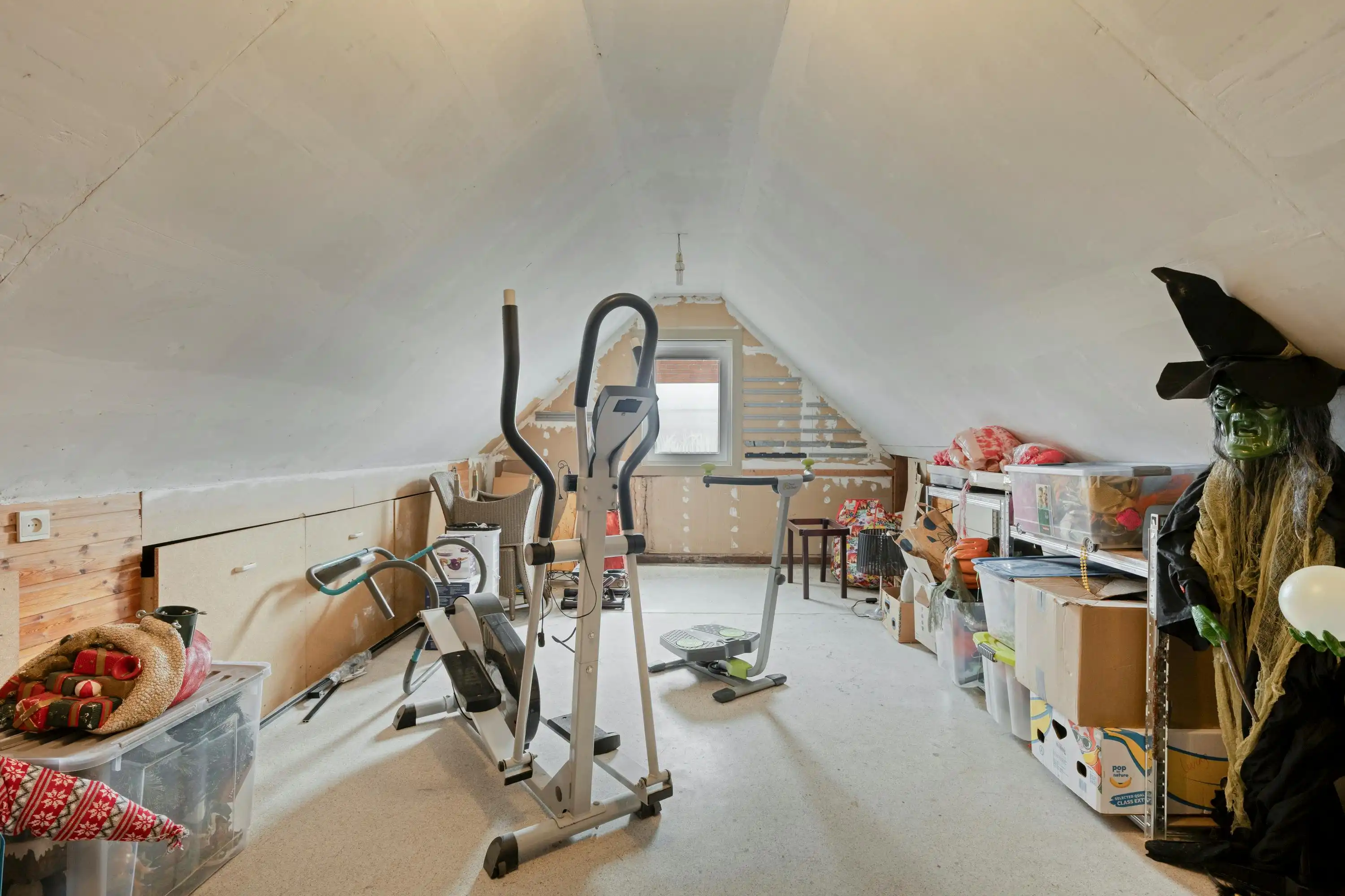 Alleenstaand huis op ruim perceel te koop in Veldegem foto 11