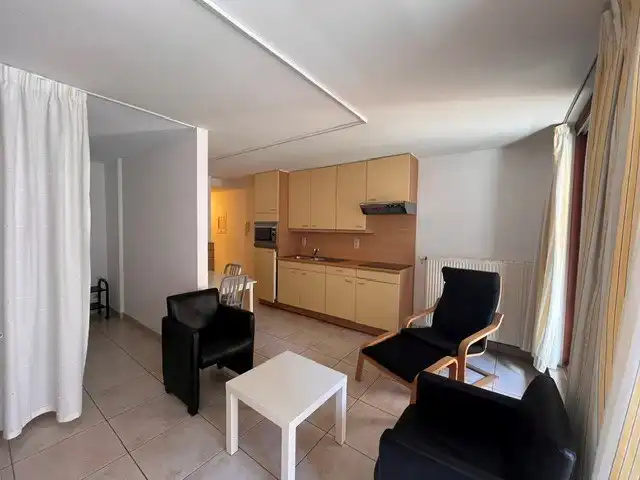 Gemeubelde studio vlak aan zee foto 8