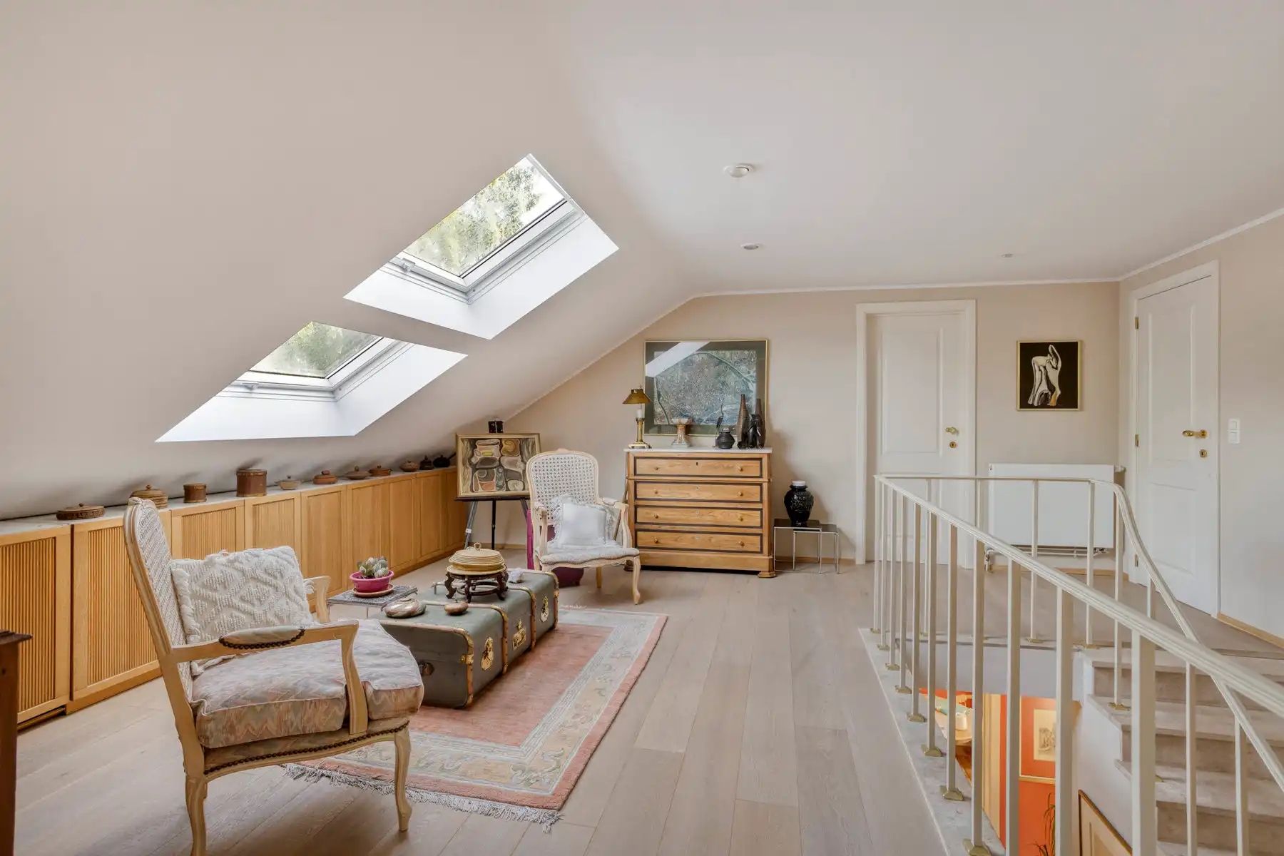 Uiterst residentieel gelegen villa met prachtige tuin foto 20