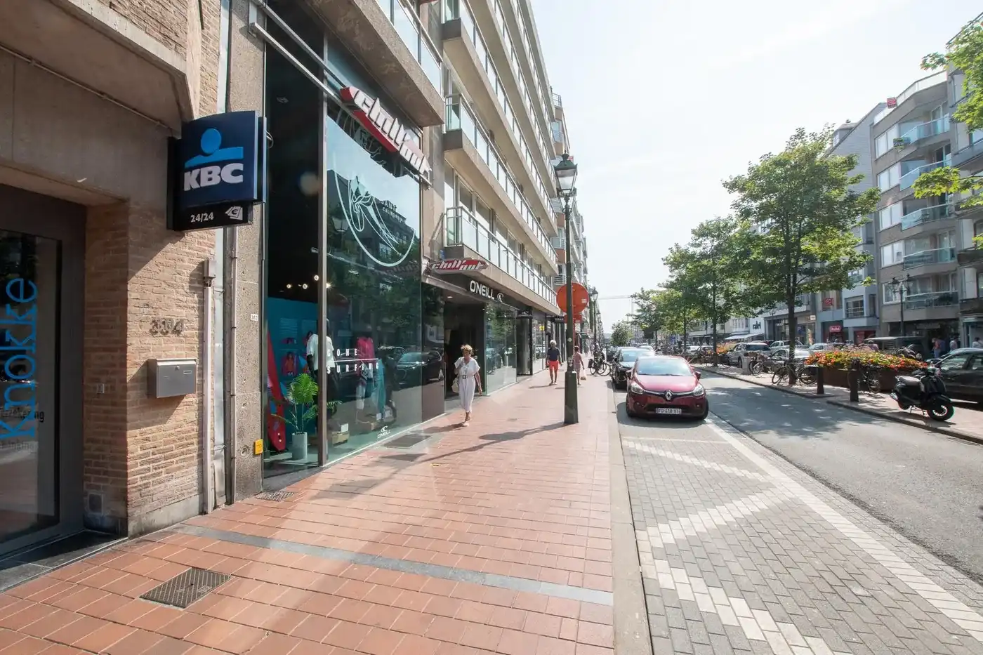 Uitzonderlijk ruim handelspand op een super commerciële ligging op de Lippenslaan foto 8