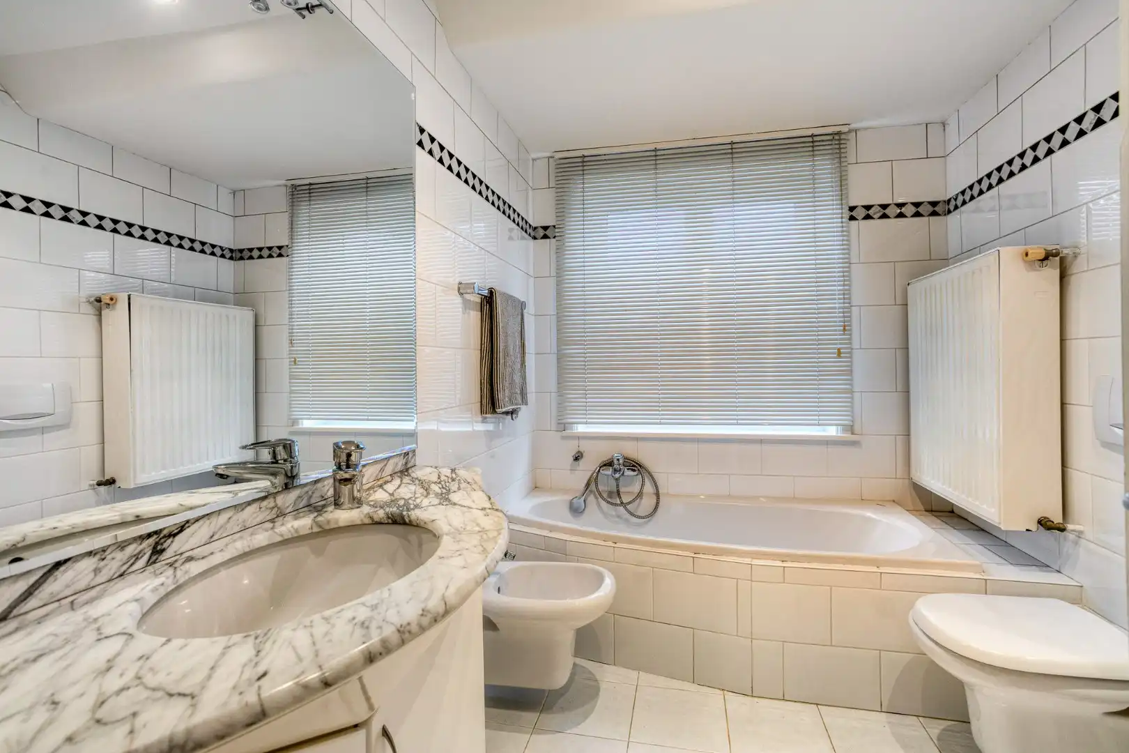 Authentieke en karaktervolle VILLA in residentiële, groene omgeving 1650 BEERSEL foto 22