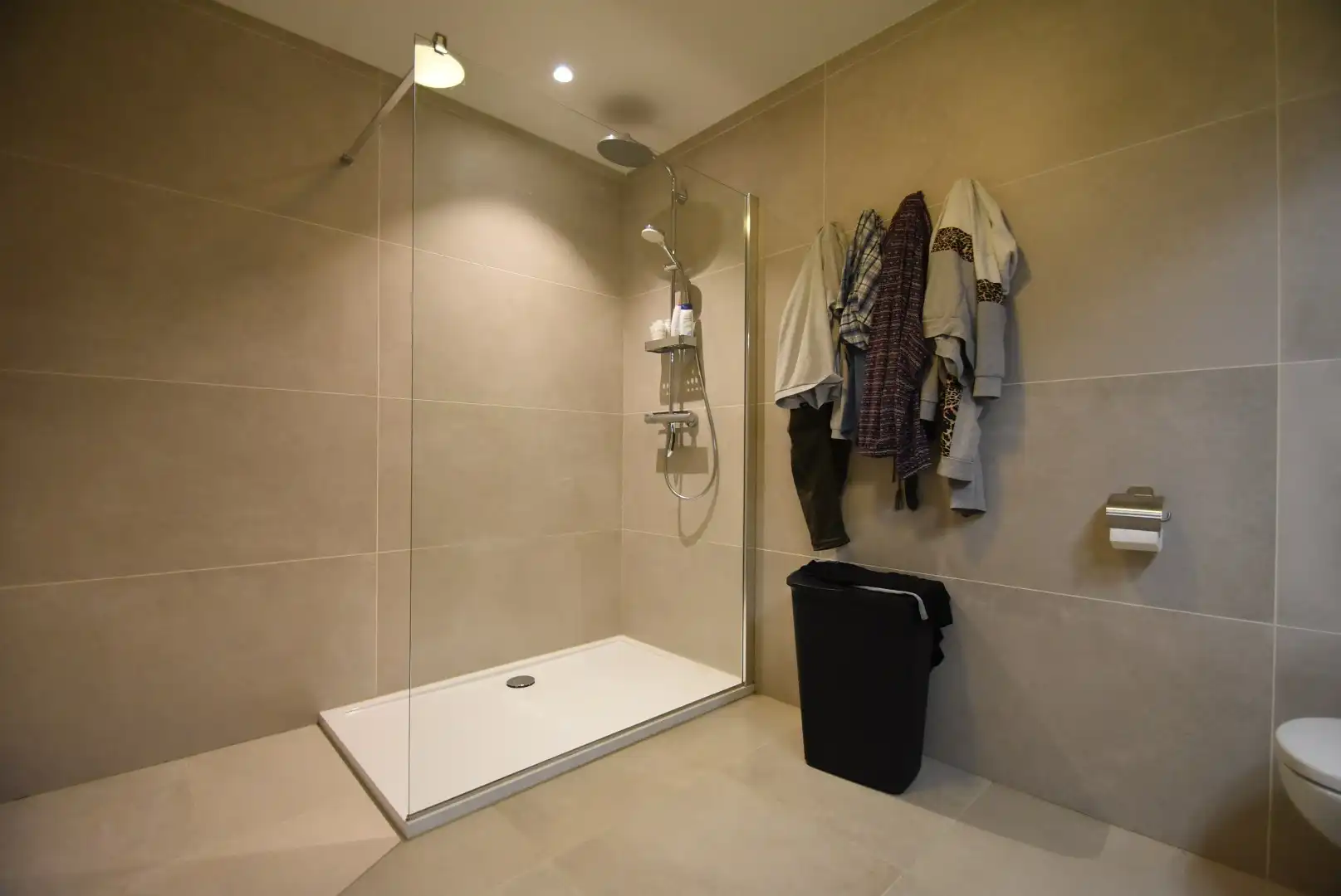 *** IN OPTIE **** Knap ingericht  en ruim appartement met 2 slaapkamers en groot terras foto 24