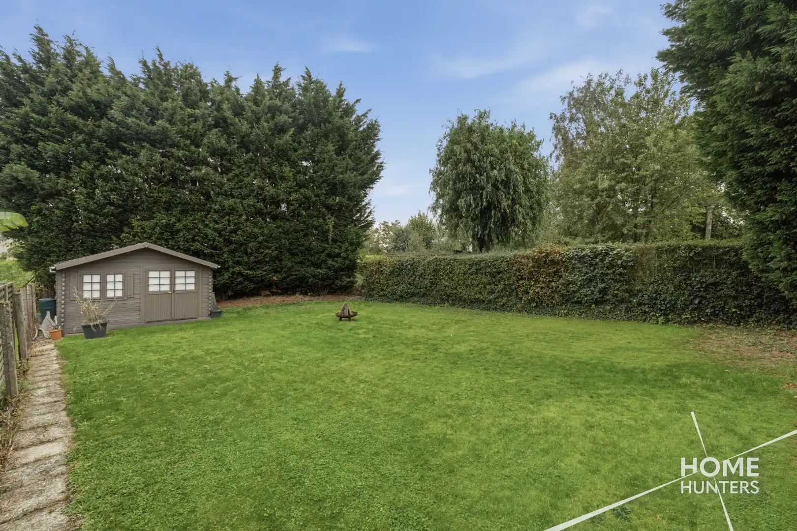 RUSTIG GELEGEN BUNGALOW MET RUIME TUIN EN VEELZIJDIGE KELDERRUIMTE foto 40
