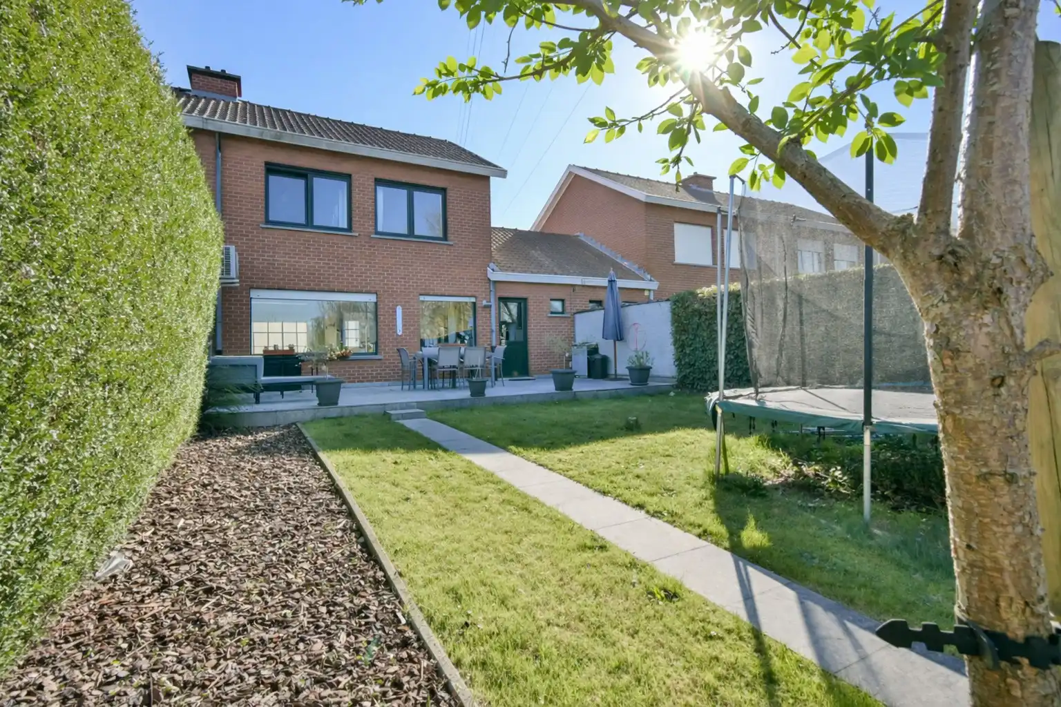 Gezellige woning in een residentiële woonwijk! foto 16