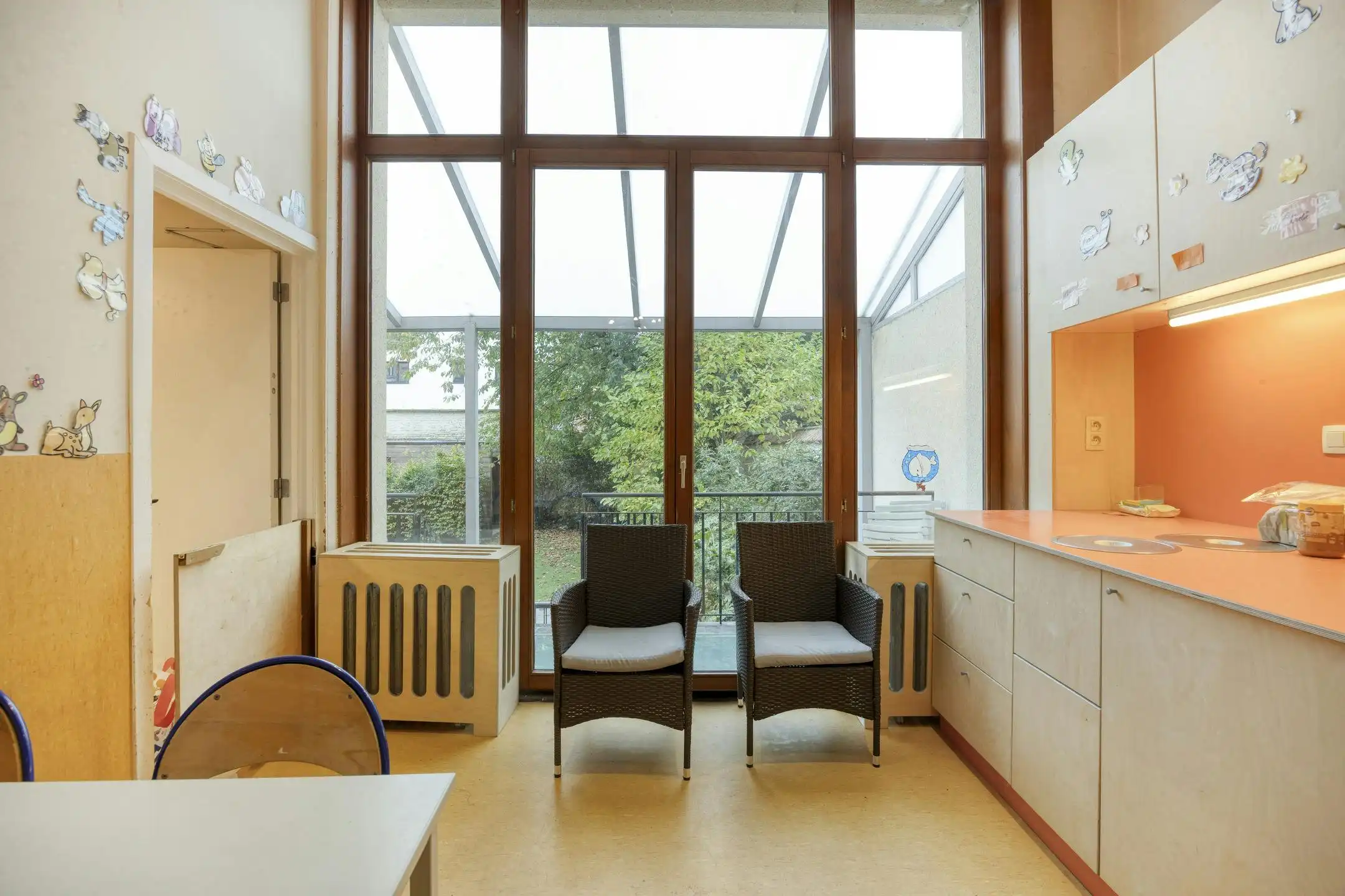 Op te frissen herenhuis met 7 slaapkamers en stadstuin. foto 9