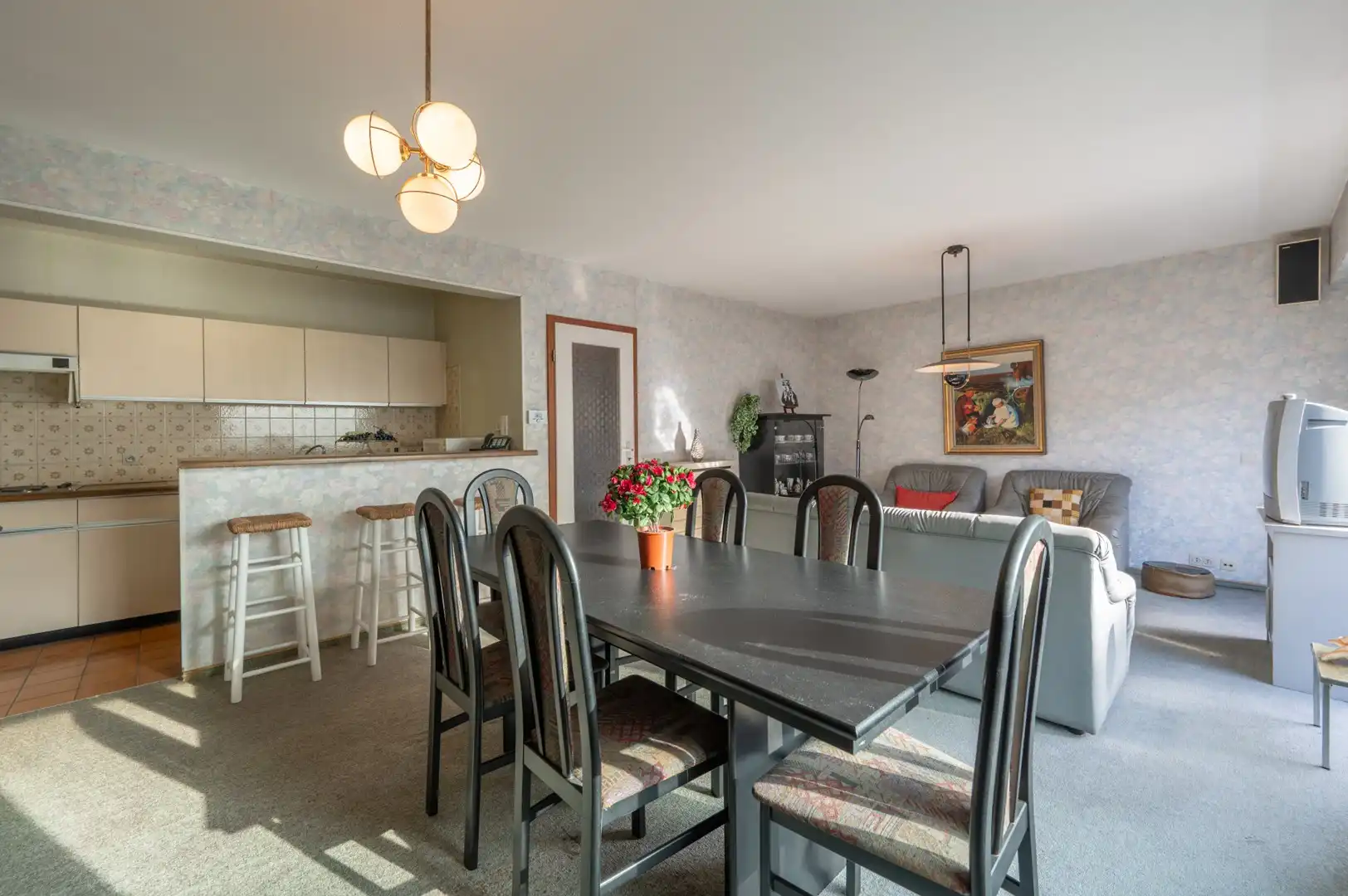 Centraal gelegen appartement met 2 slaapkamers foto 2