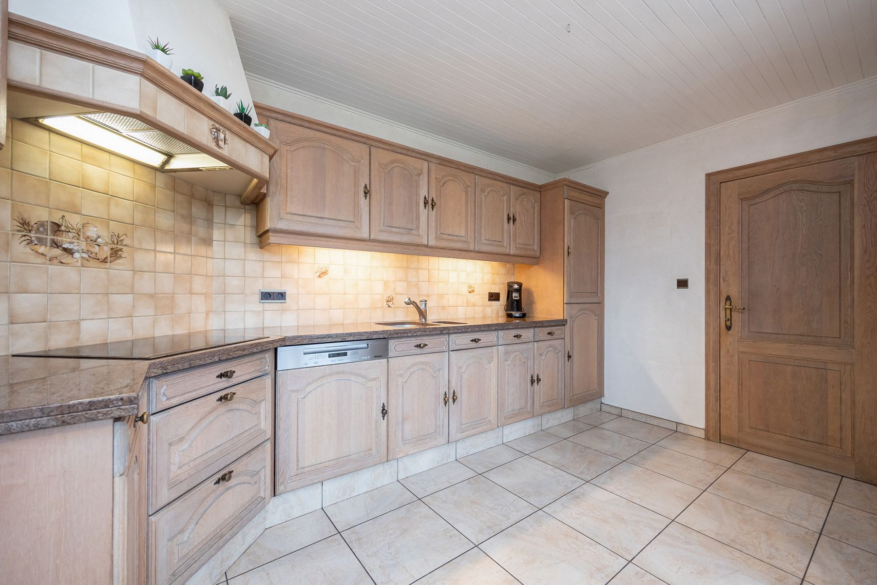Woning met 2 slaapkamers en garage op 557 m2 grond foto 15