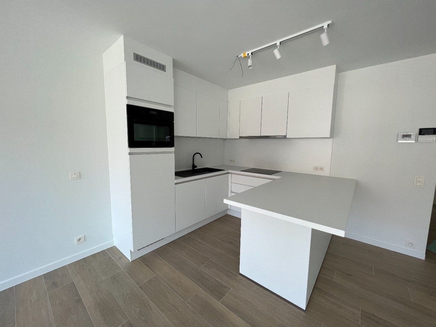 NIEUWBOUWAPPARTEMENT MET 2 SLAAPKAMERS, TERRAS EN CARPORT IN IEPER foto 5