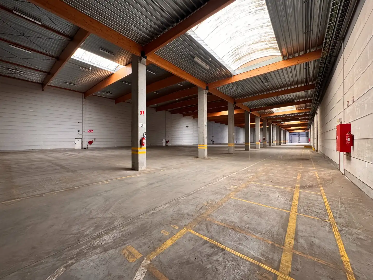 Logistiek magazijn (4.025 m²) op amper 2 min. van de A10 foto 6
