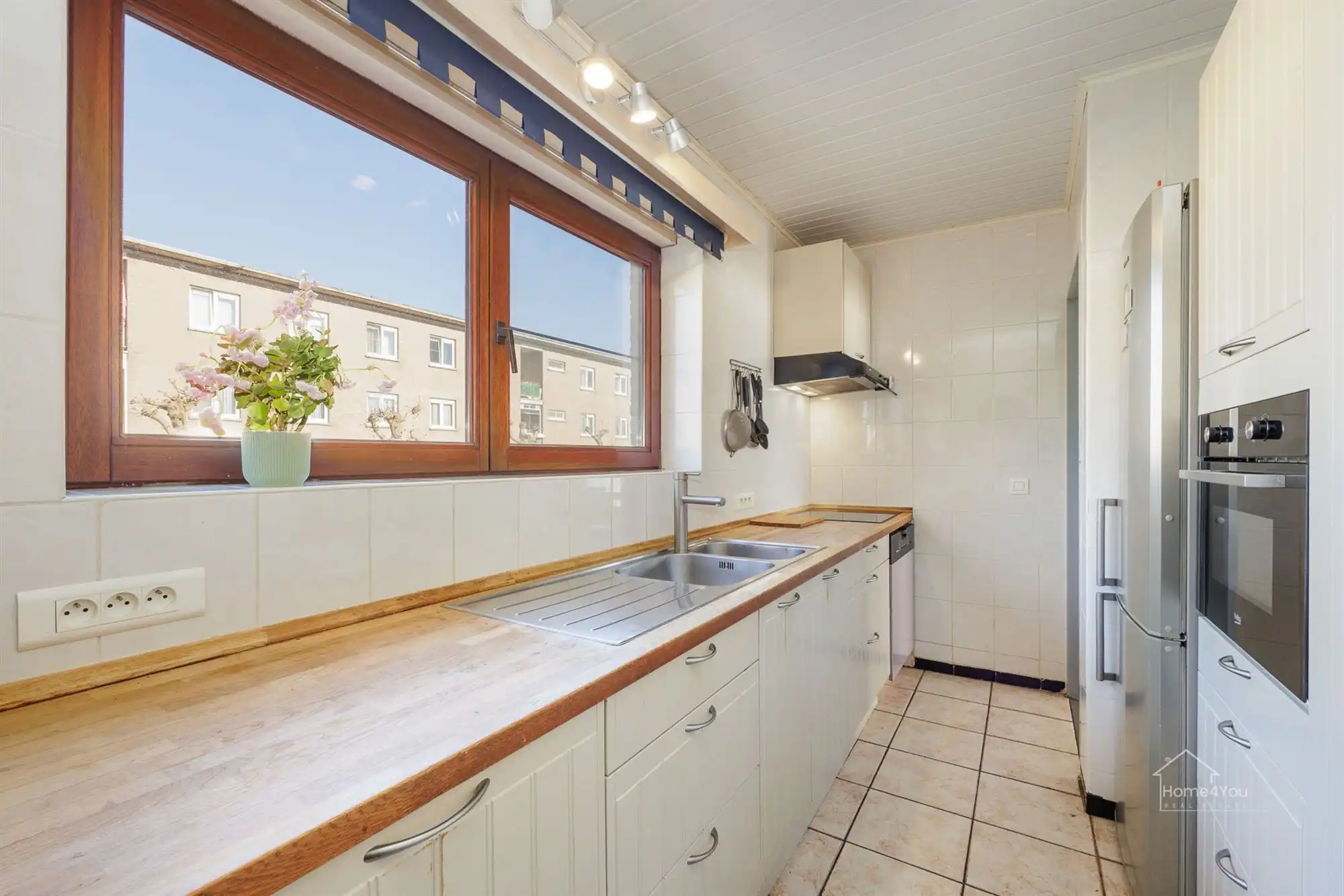 Ruime gezinswoning met 5 slaapkamers en tuin foto 17