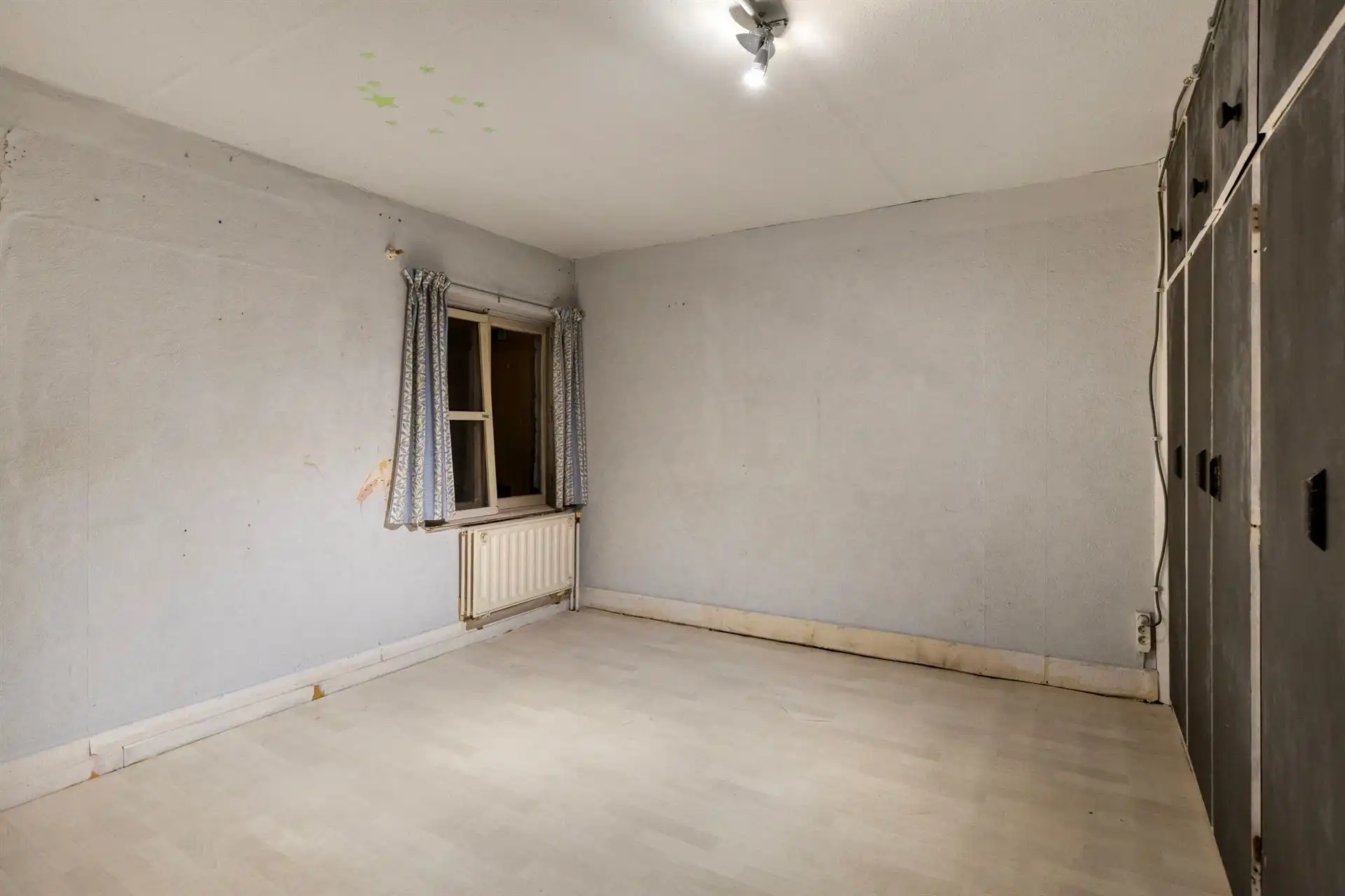 Te renoveren woning met veel potentieel foto 11