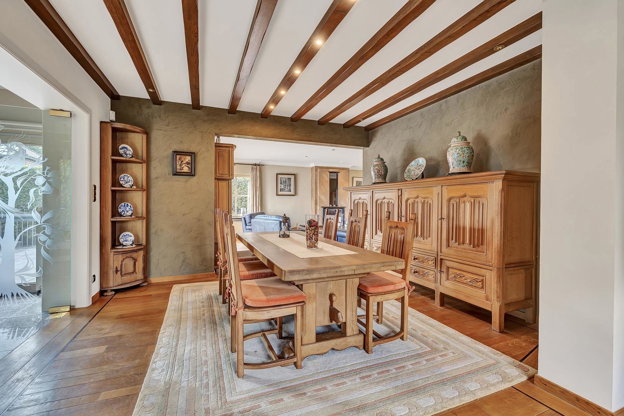 Prachtige villa met achterliggende loods van +/- 200m² foto 6