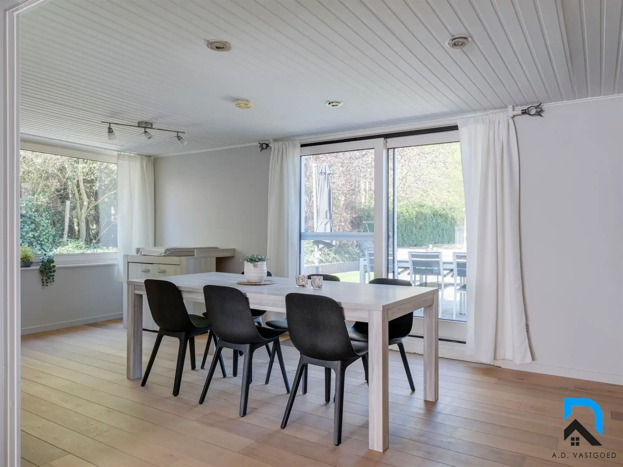 Halfopen bebouwing met grote tuin in Beverst foto 11