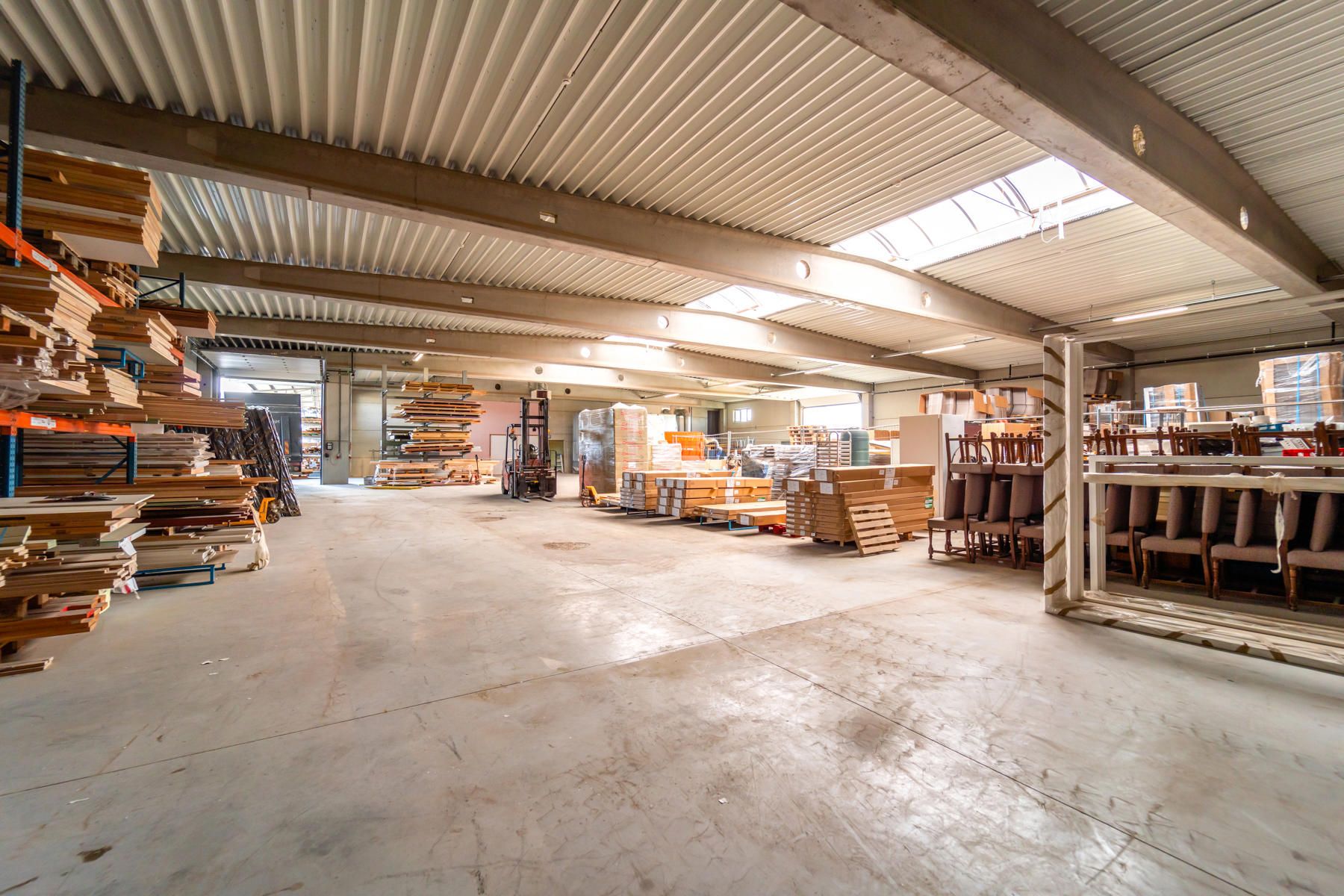 Multifunctioneel gebouw - hoge afwerkingsgraad - goede verbinding E313/E314. foto 28
